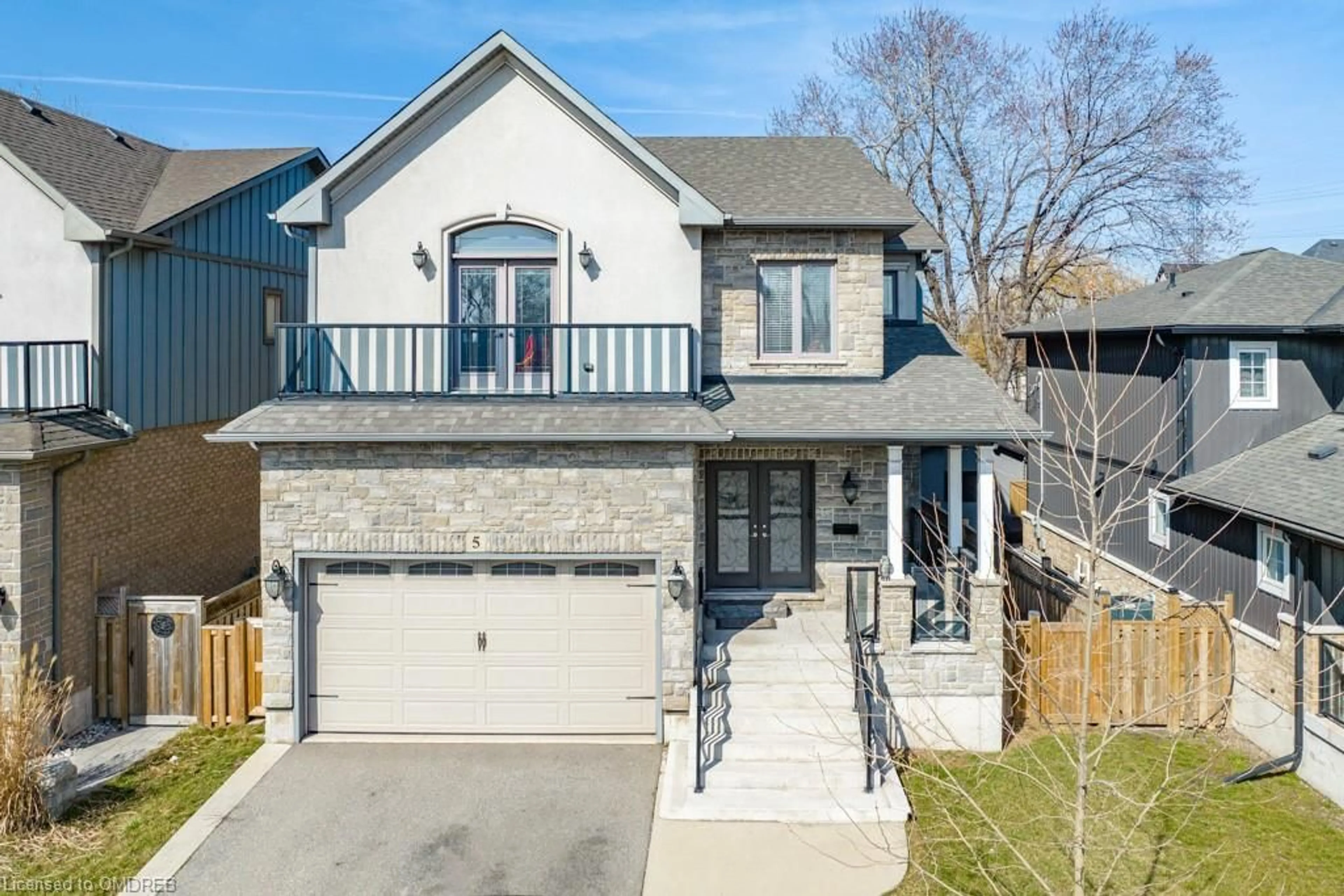 Frontside or backside of a home for 5 Rembe Ave, Hamilton Ontario L8H 7G5