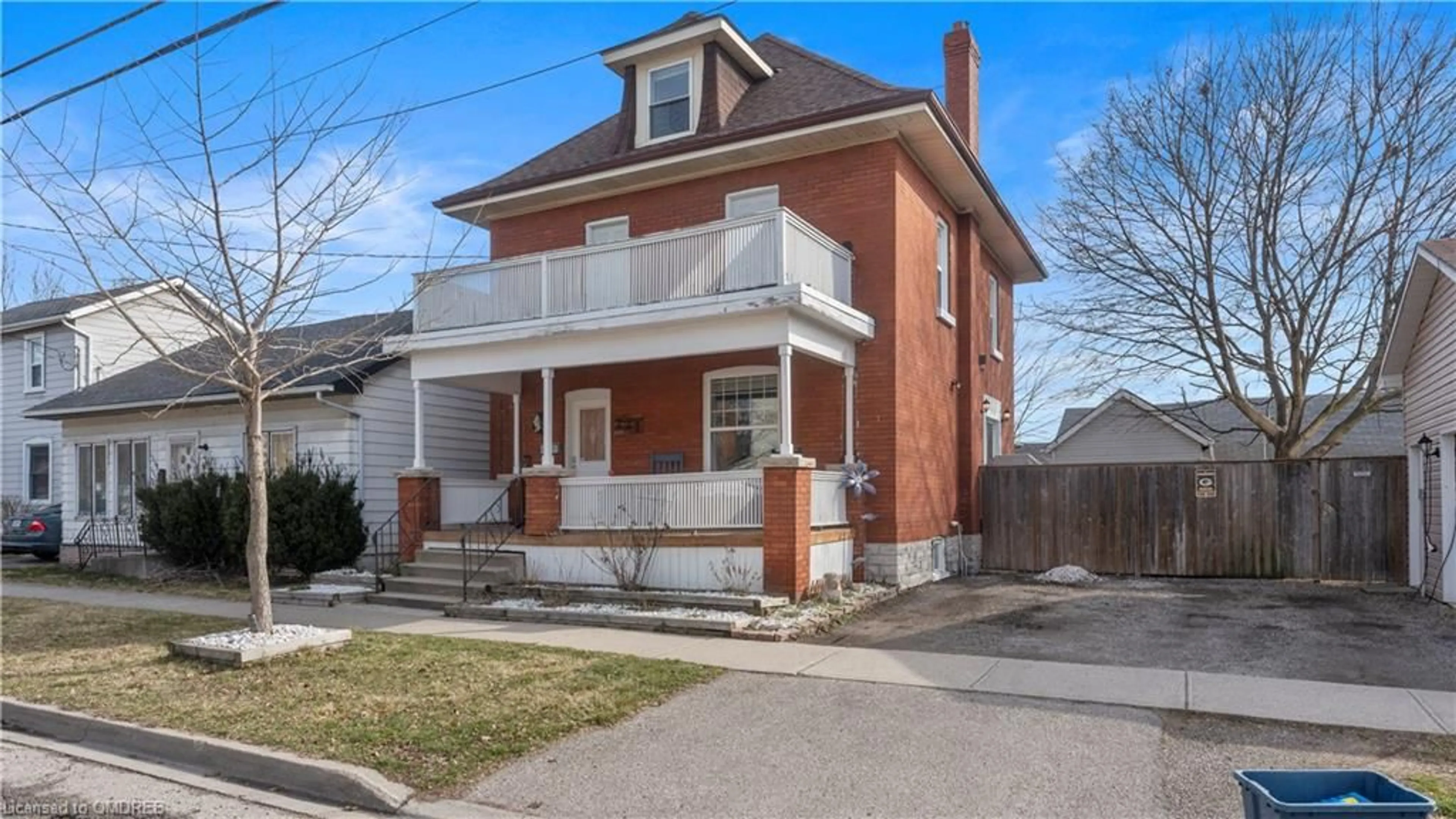 Frontside or backside of a home for 237 Park Ave, Brantford Ontario N3S 5K5