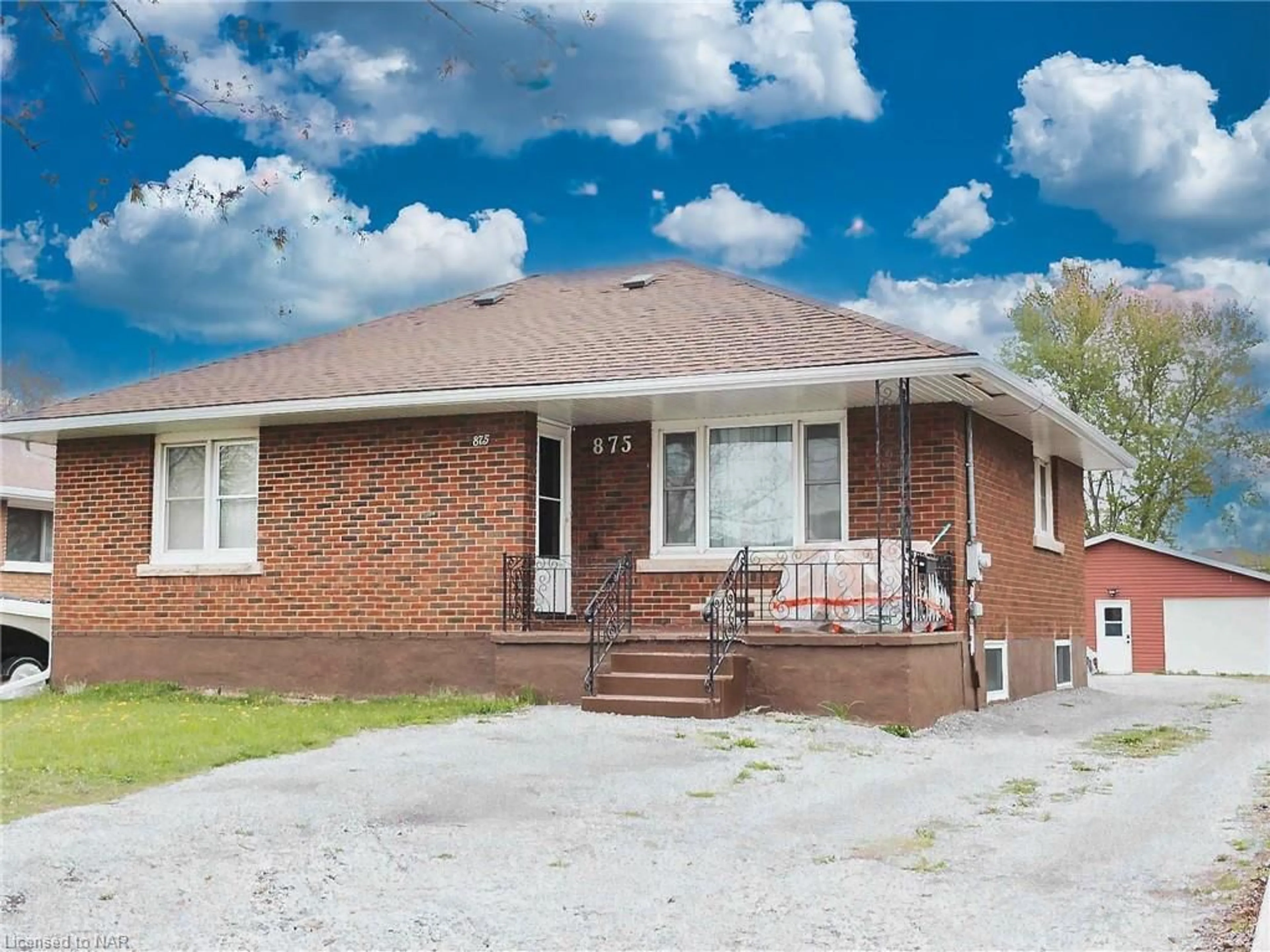 Home with brick exterior material for 875 Southworth St, Welland Ontario L3B 2A2