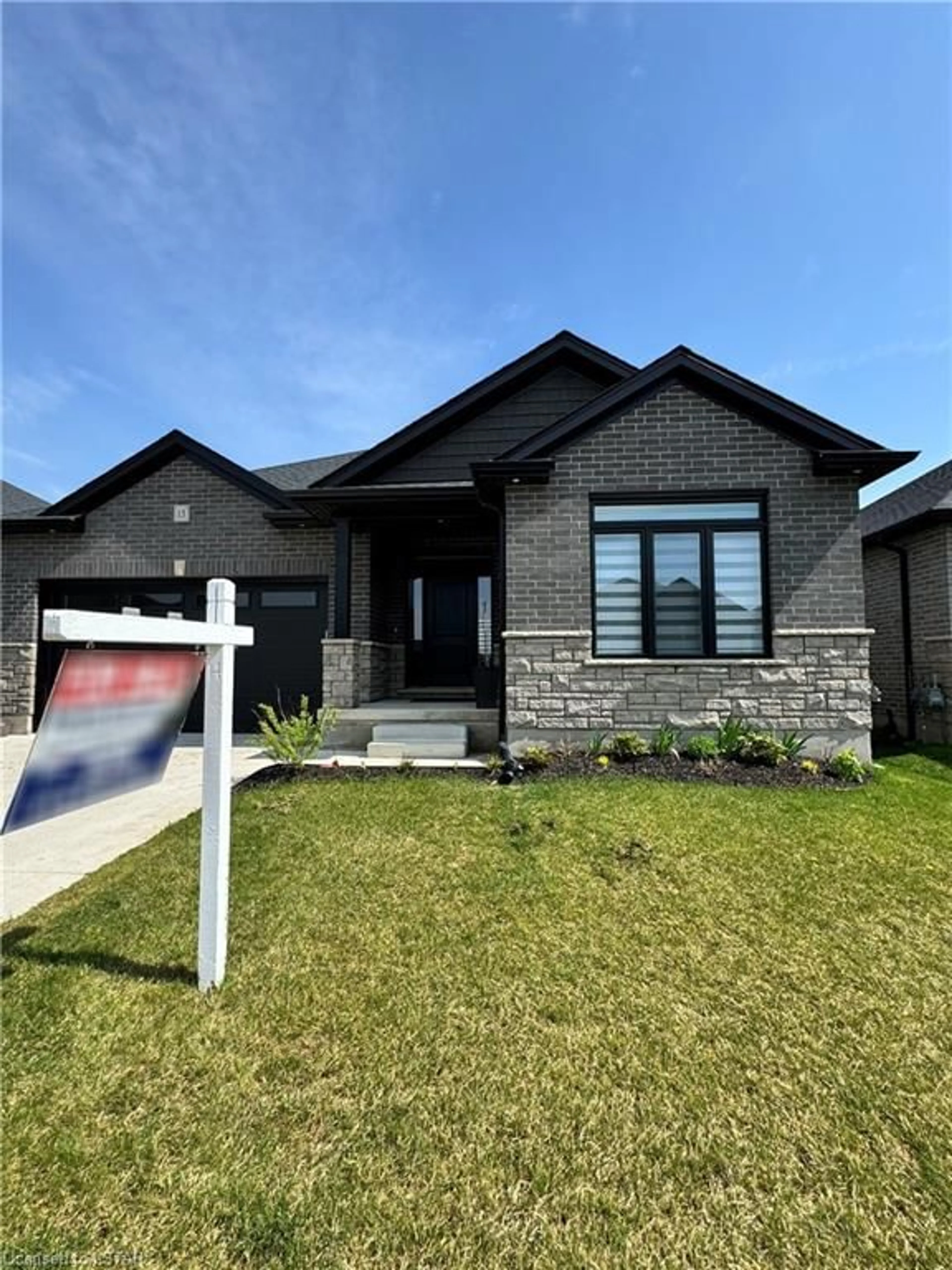 Frontside or backside of a home for 383 Daventry Way #13, Komoka Ontario N0L 1R0