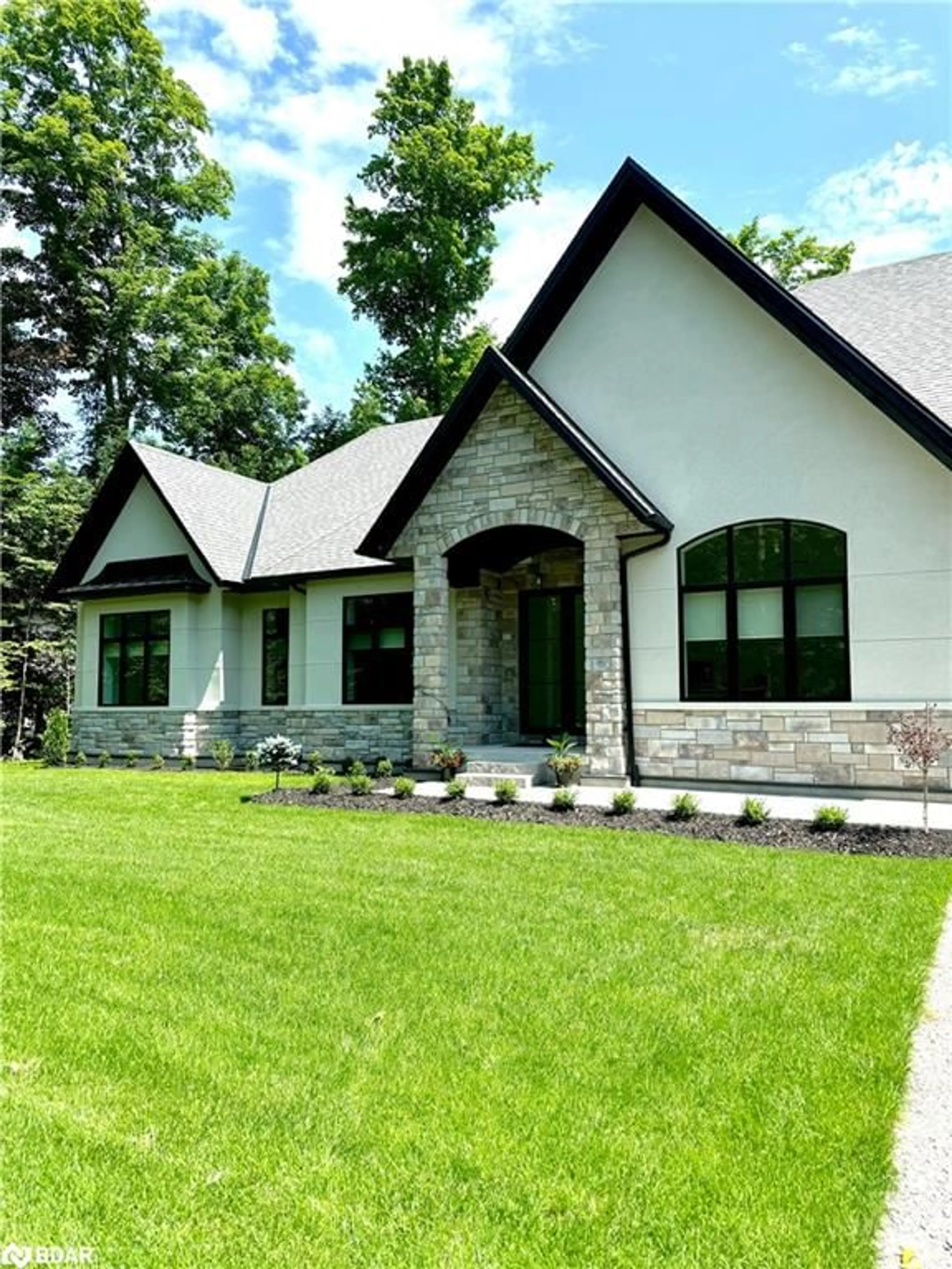 Indoor foyer for 20 Gallagher Cres, Springwater Ontario L0L 1X0