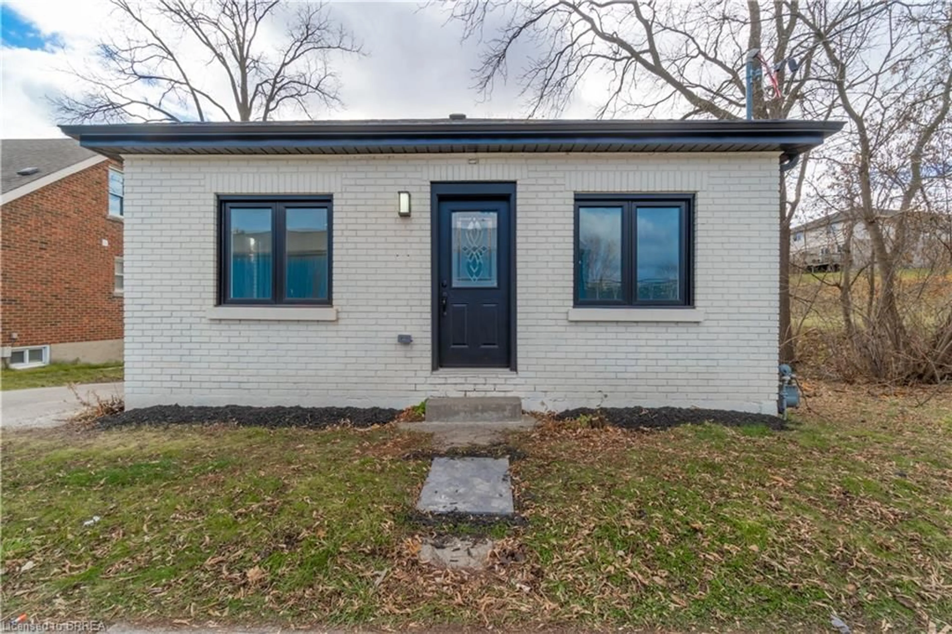Home with brick exterior material for 254 Colborne St, Brantford Ontario N3T 1L9