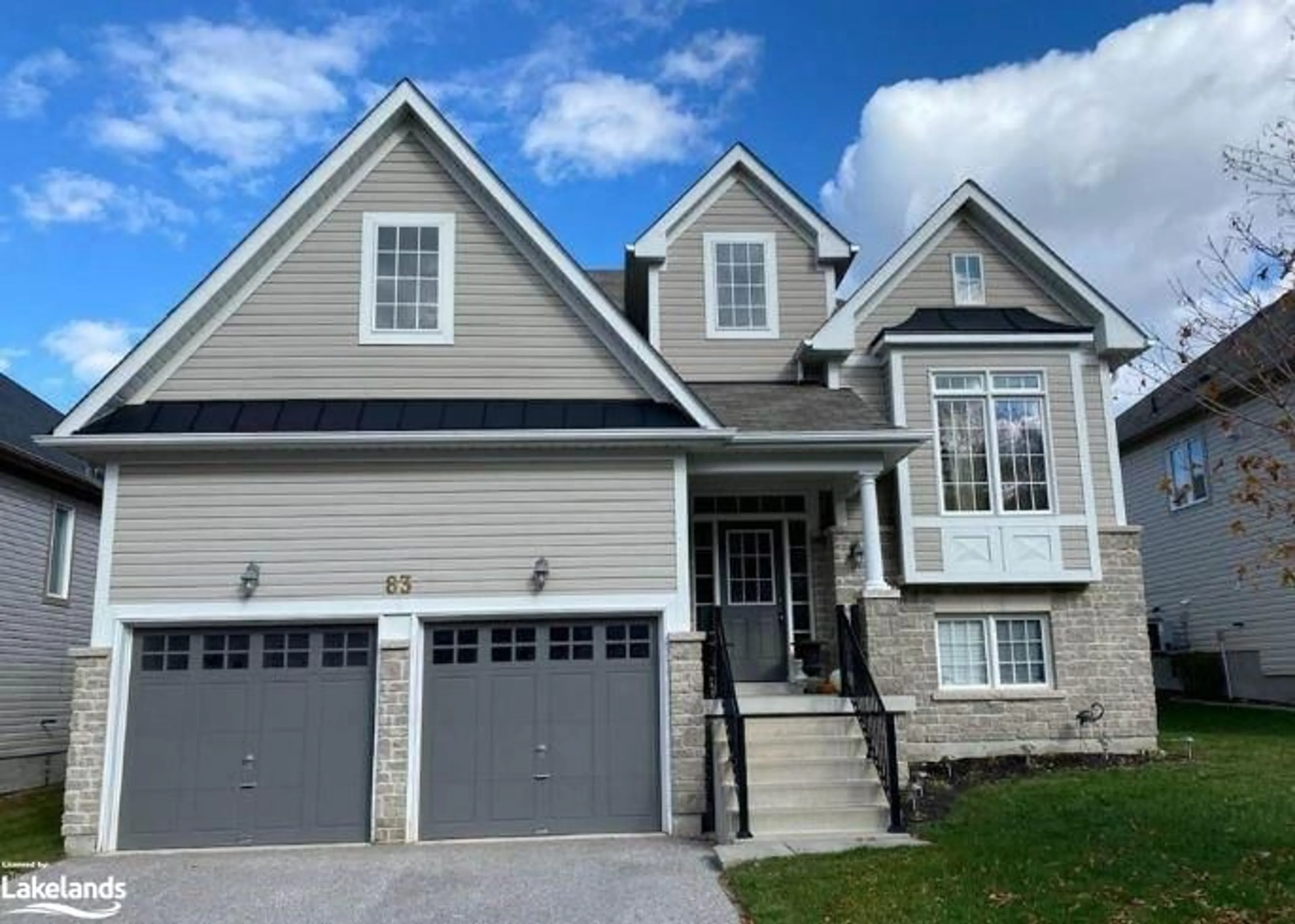 Home with vinyl exterior material for 83 White Sands Way, Wasaga Beach Ontario L9Z 1J4