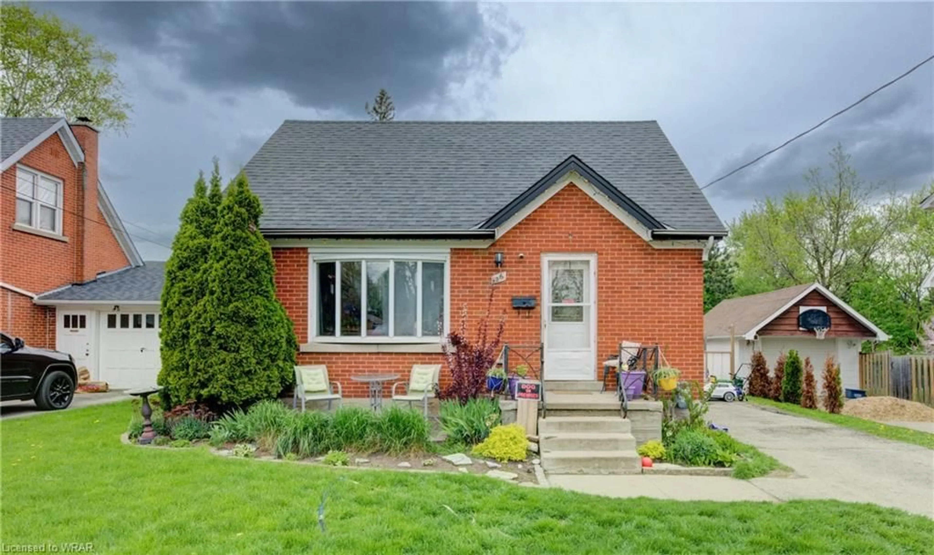 Home with brick exterior material for 26 Raymond Rd, Kitchener Ontario N2H 3N2