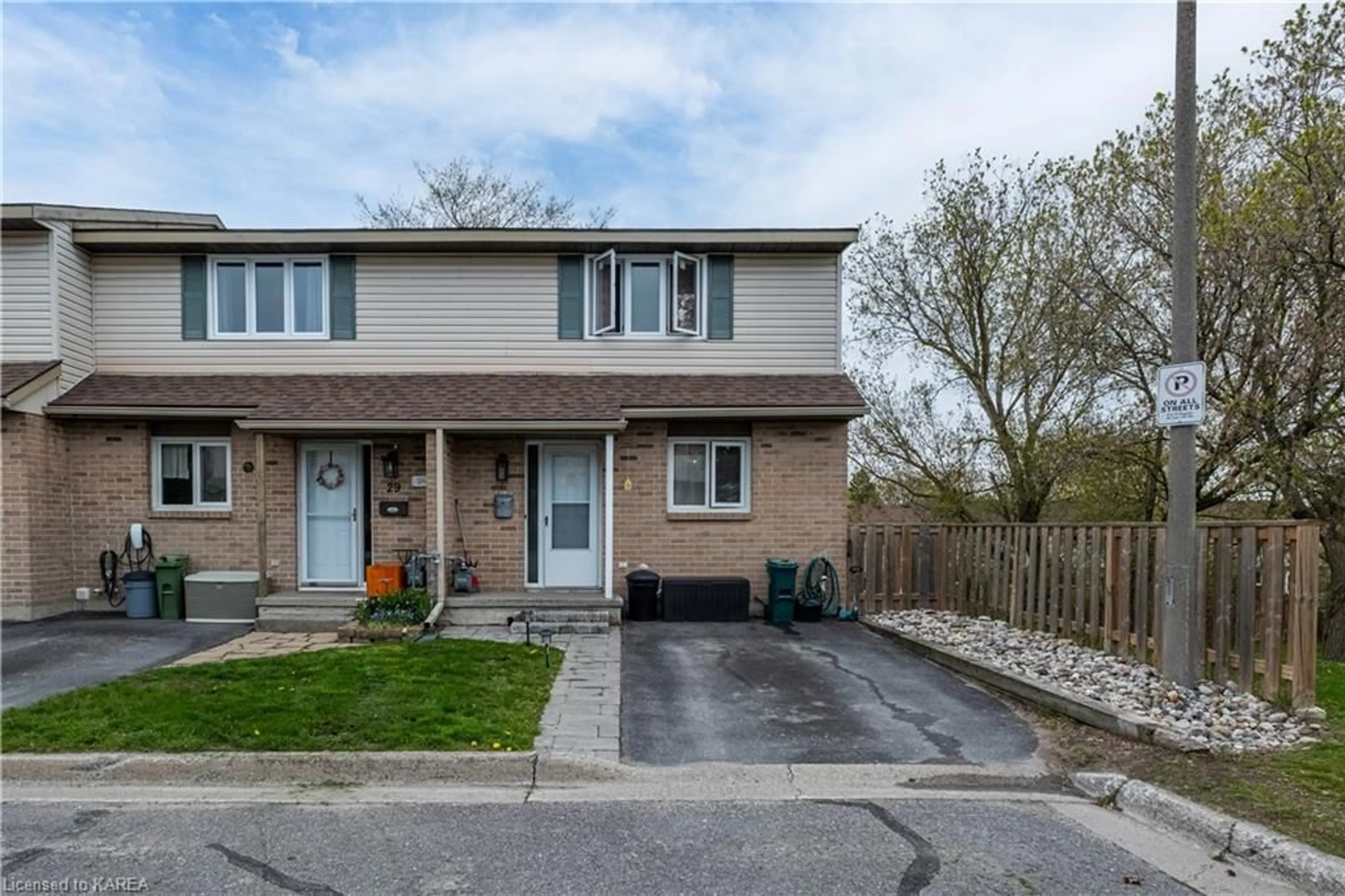 A pic from exterior of the house or condo for 31 Coventry Cres, Kingston Ontario K7M 7S1