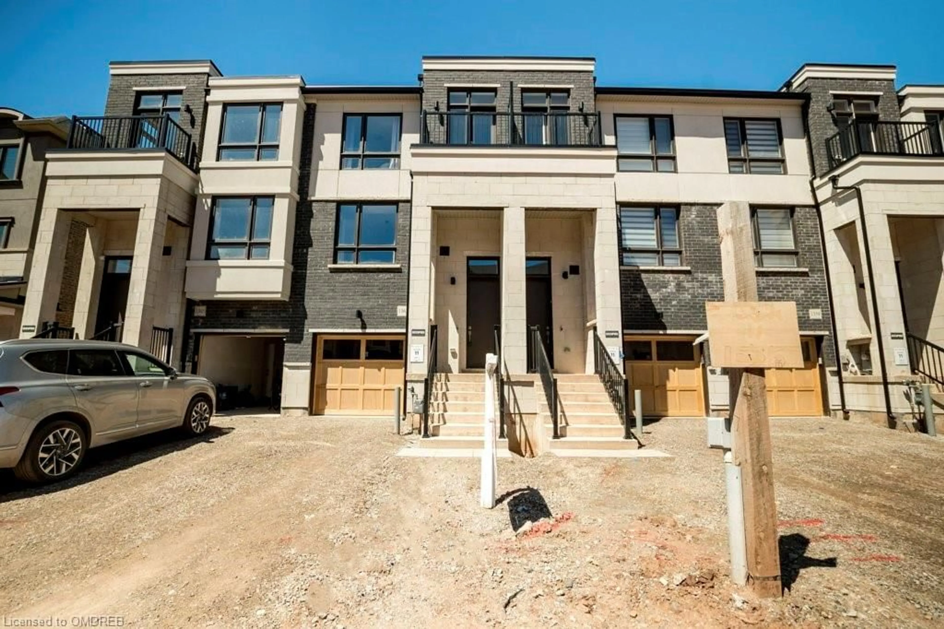 A pic from exterior of the house or condo for 1363 Kaniv St, Oakville Ontario L6M 5R3