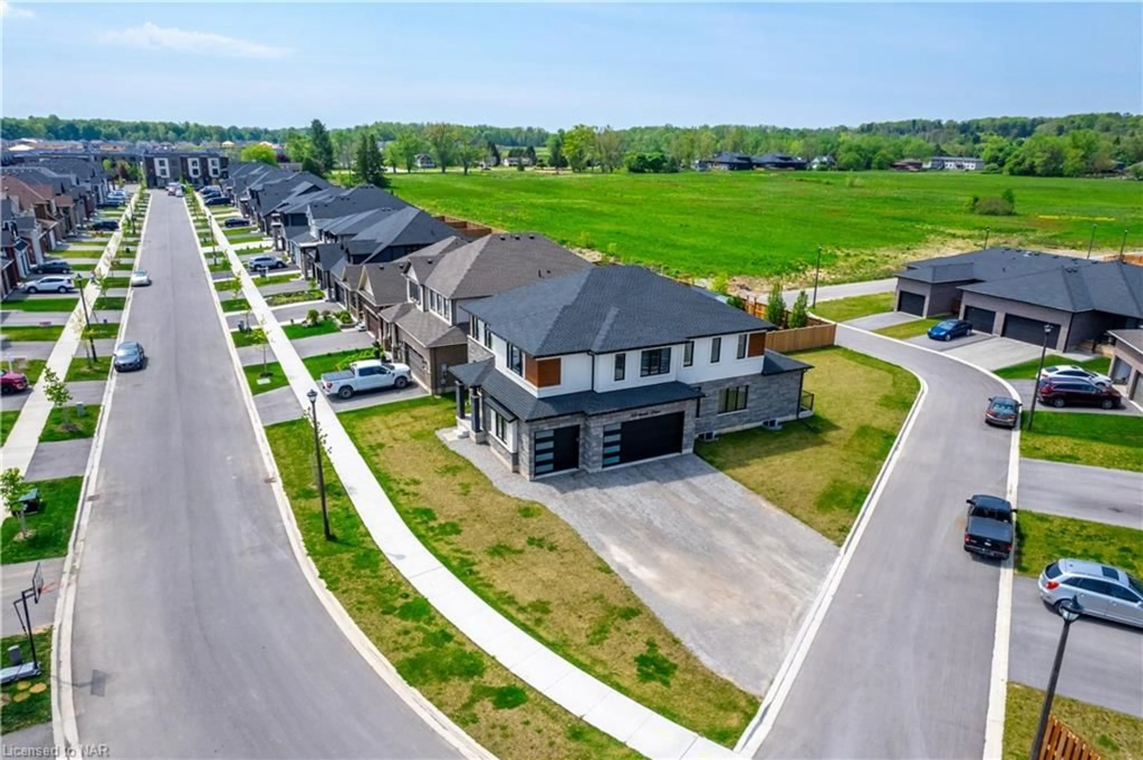 Frontside or backside of a home, the street view for 148 Susan Dr, Fonthill Ontario L0S 1E6