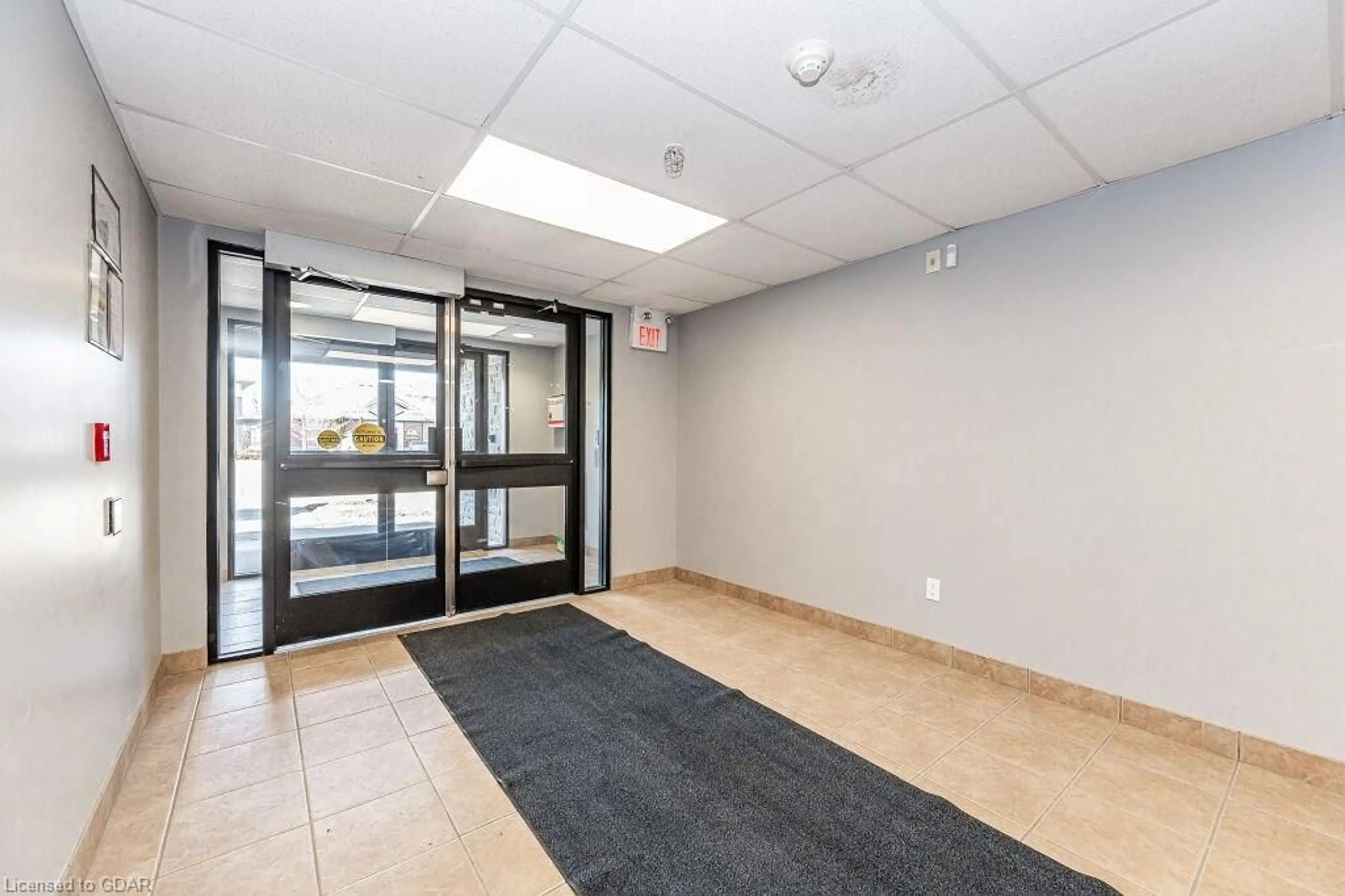 Indoor foyer for 43 Goodwin Dr #212, Guelph Ontario N1L 0E8