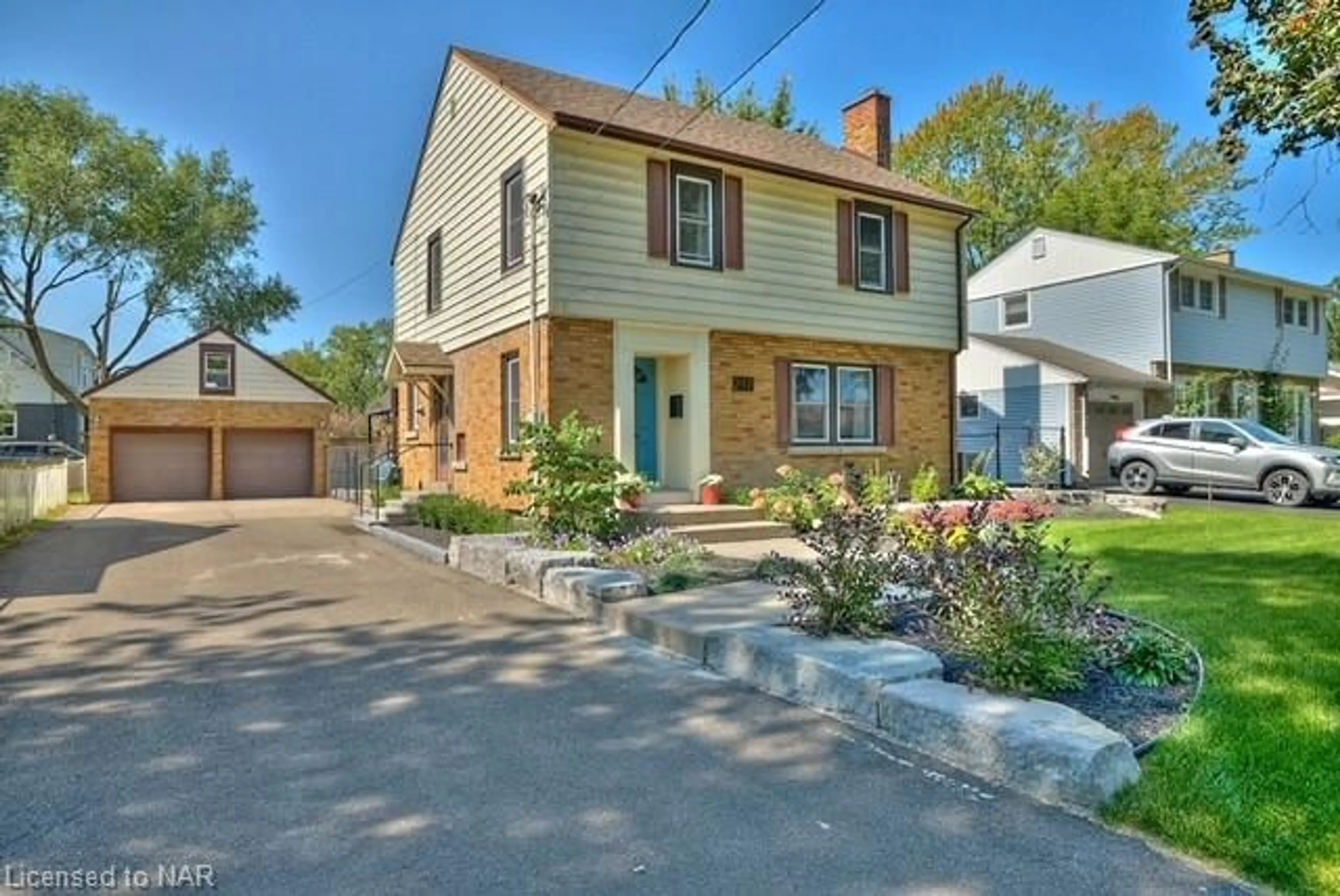 Frontside or backside of a home for 217 Edgar St, Welland Ontario L3C 1T6