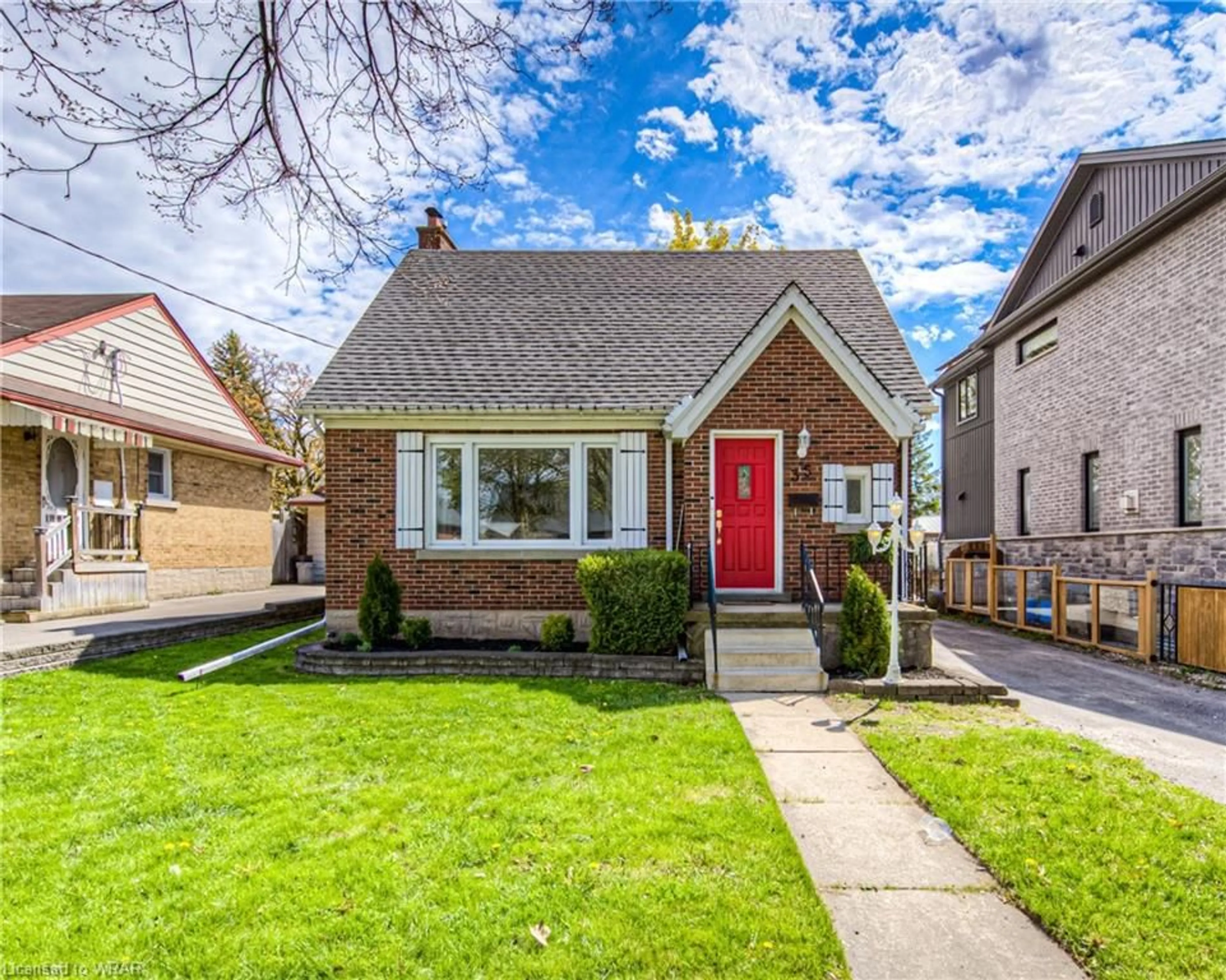 Frontside or backside of a home for 35 Pattandon Ave, Kitchener Ontario N2M 3S6