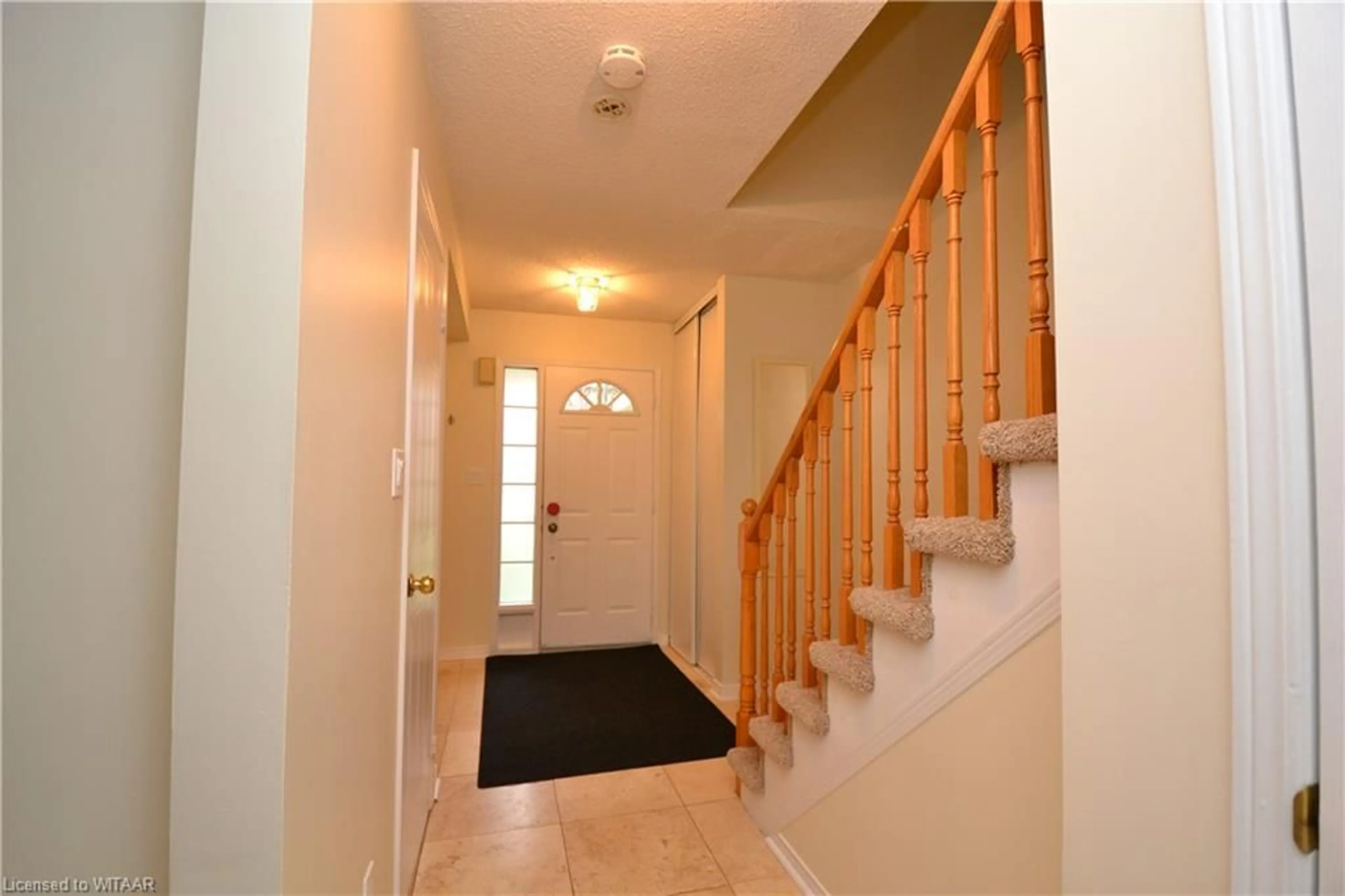 Indoor foyer for 302 College Ave #39, Guelph Ontario N1G 4T6