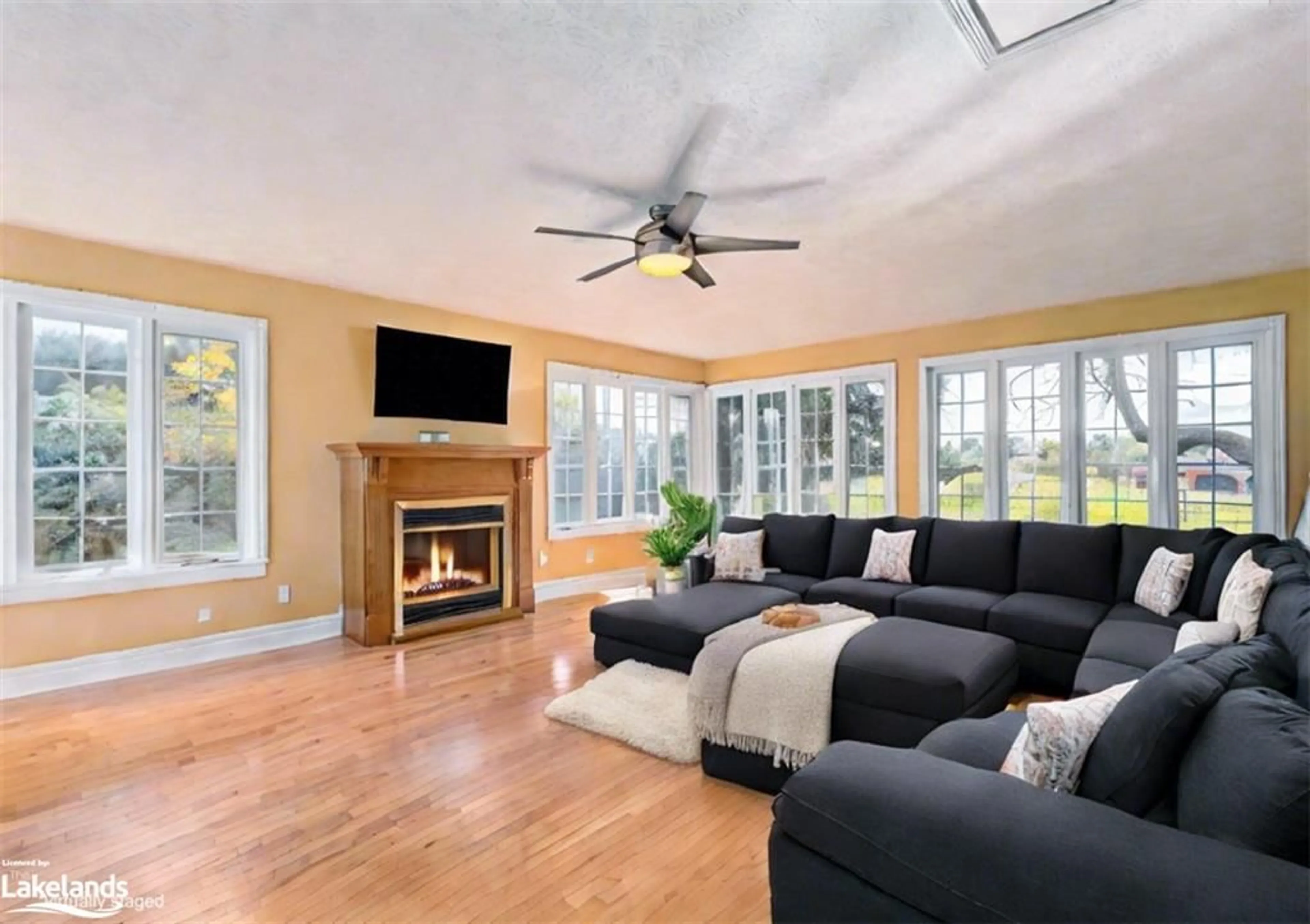 Living room for 788070 Grey Road 13, Clarksburg Ontario N0H 1J0