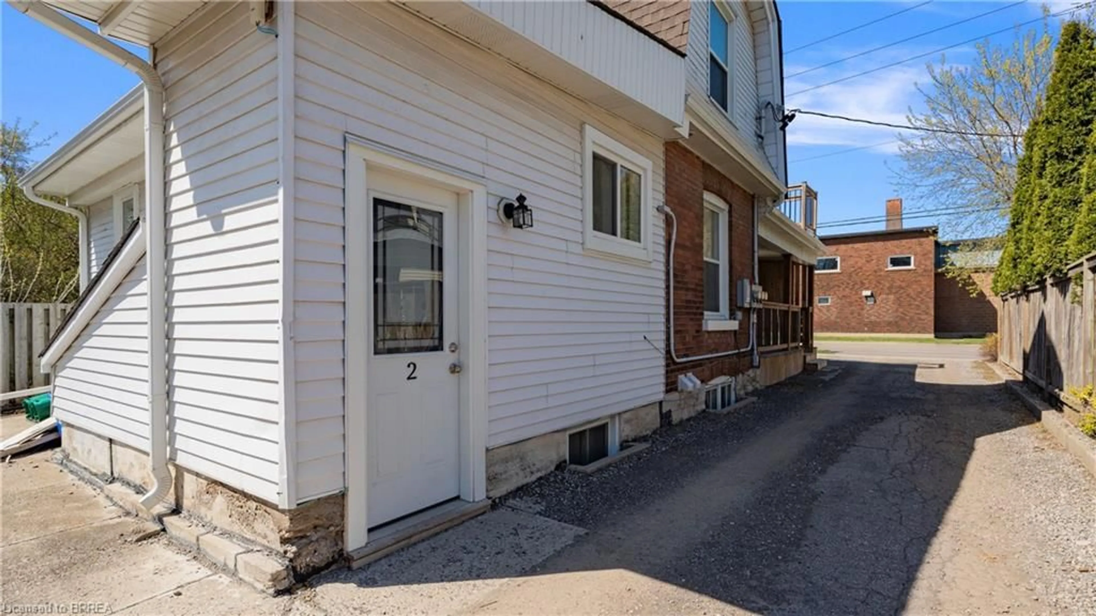 A pic from exterior of the house or condo for 224 Colborne St, Brantford Ontario N3T 1L8