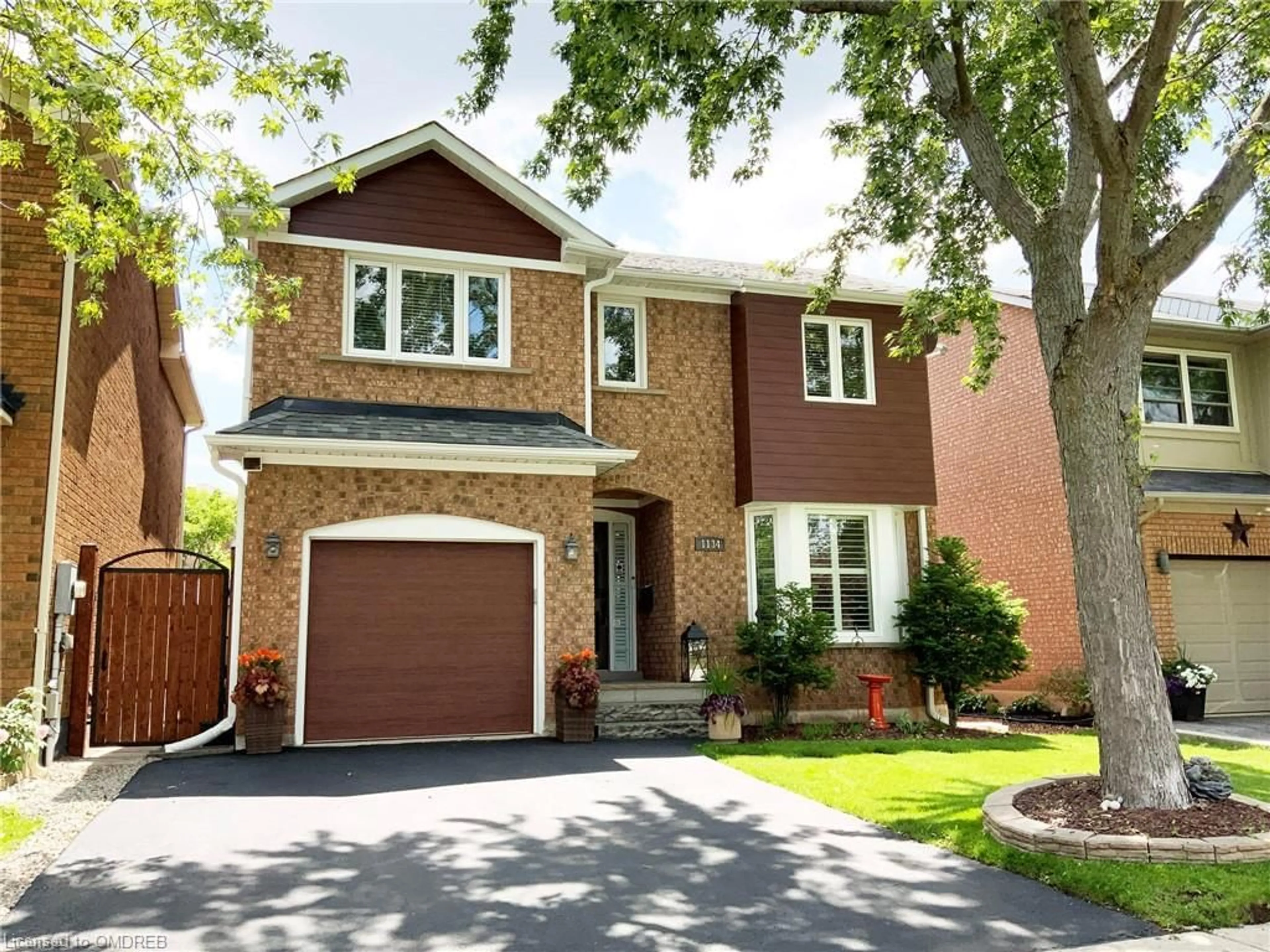 Home with brick exterior material for 1134 Glen Valley Rd, Oakville Ontario L6M 3K8