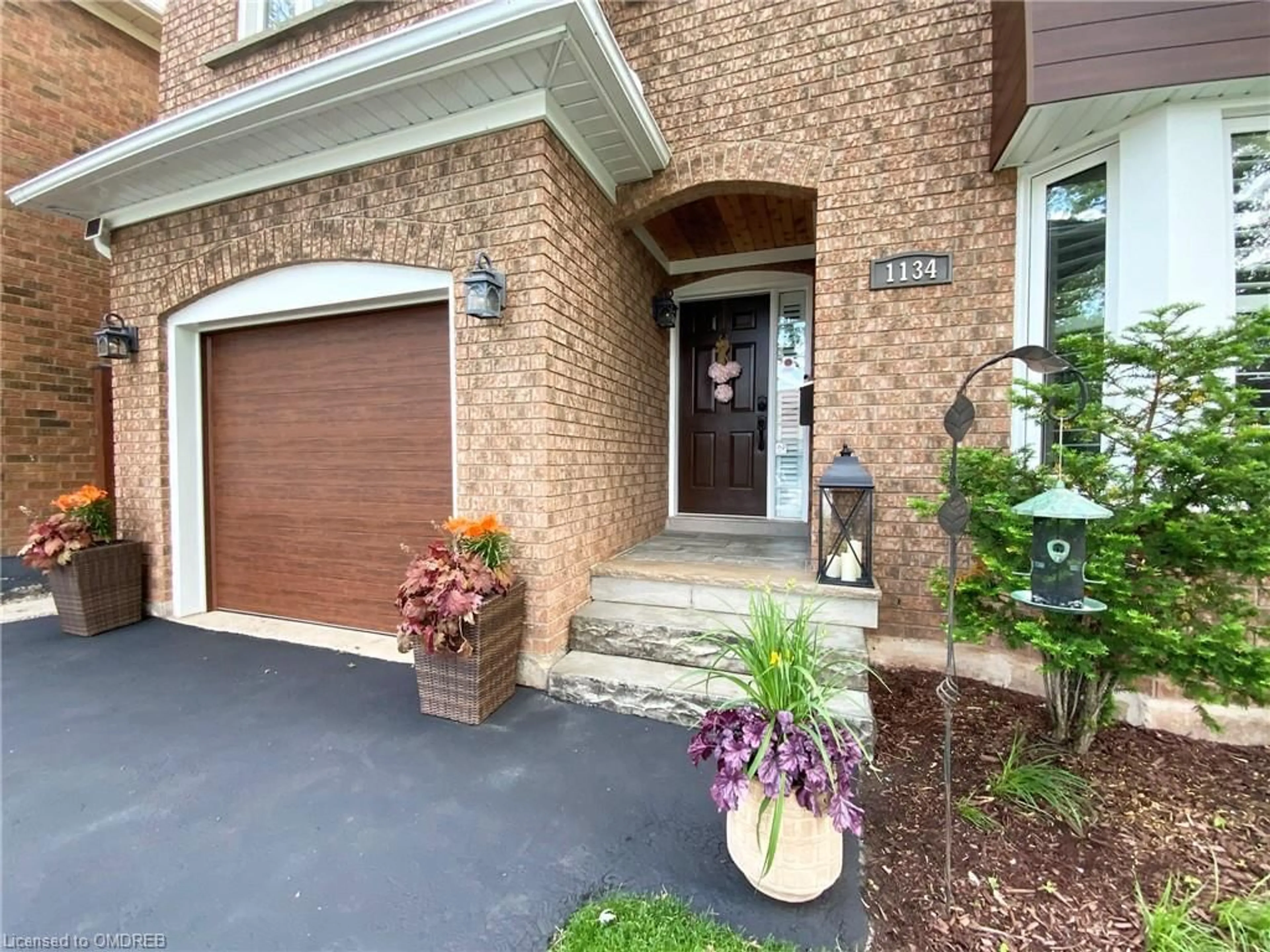 Home with brick exterior material for 1134 Glen Valley Rd, Oakville Ontario L6M 3K8