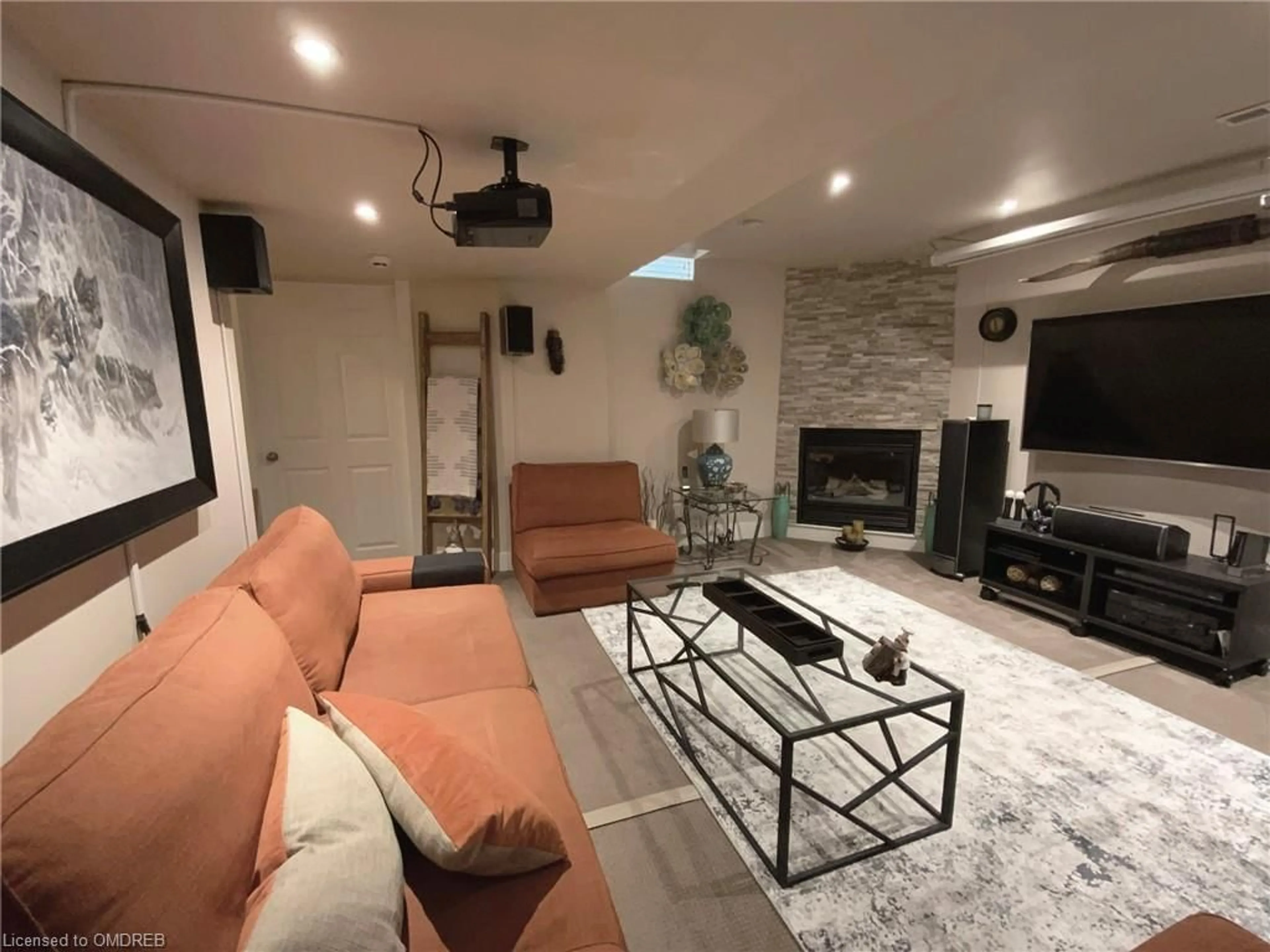 Living room for 1134 Glen Valley Rd, Oakville Ontario L6M 3K8