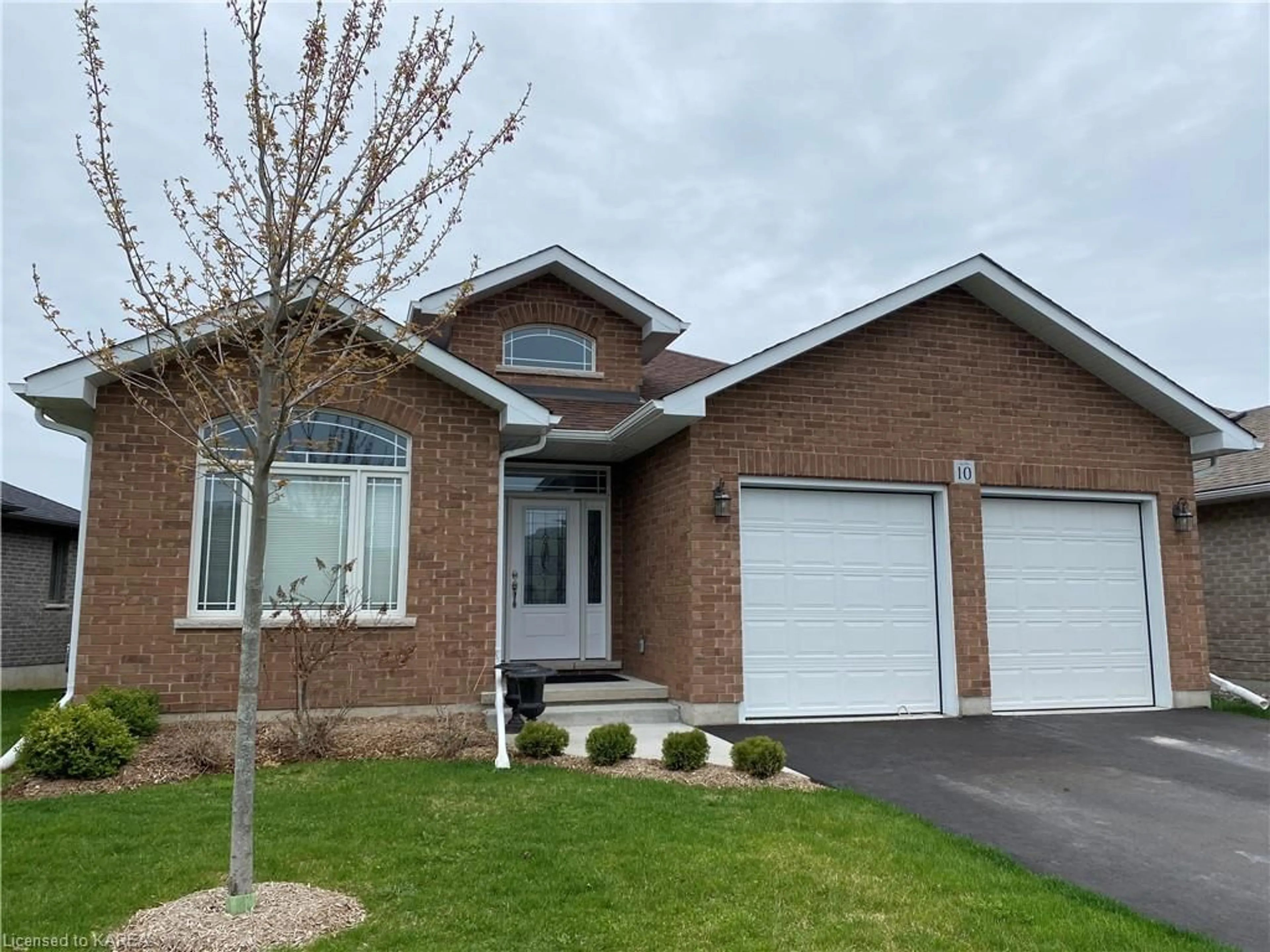 Frontside or backside of a home for 10 Briarwood Cres, Napanee Ontario K7R 3A1