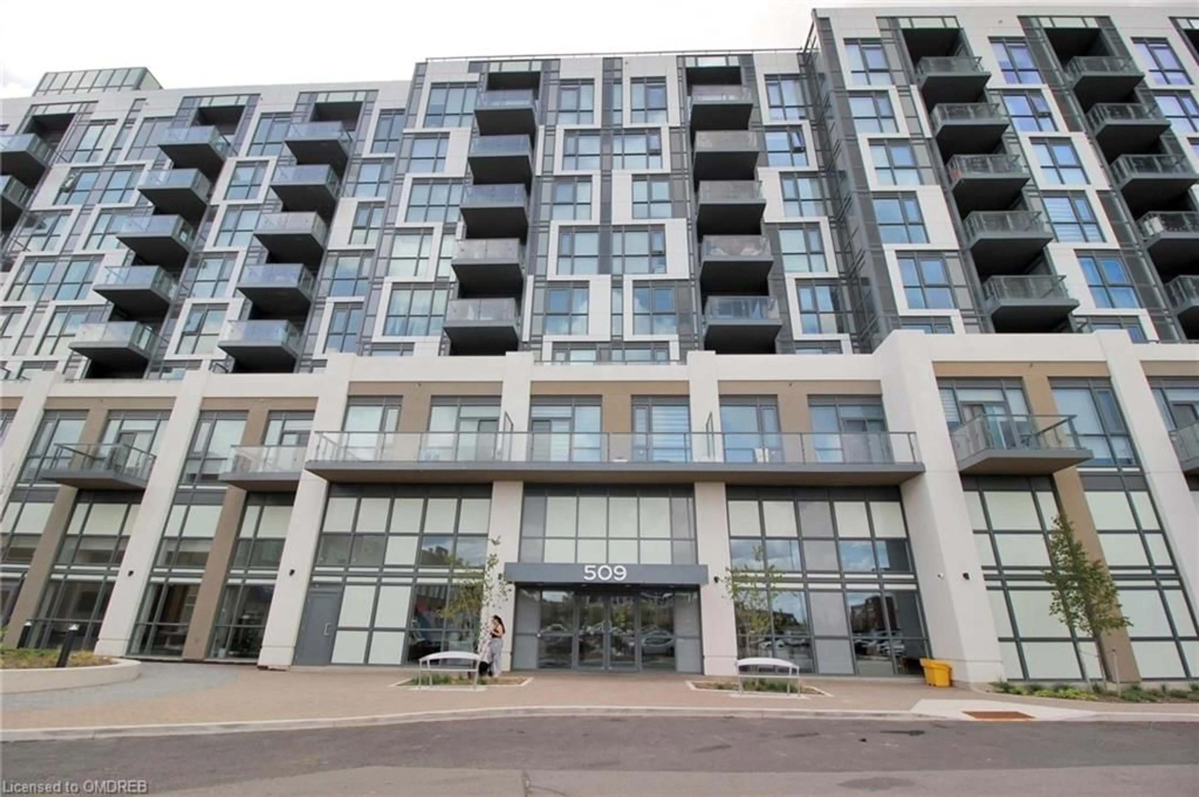A pic from exterior of the house or condo for 509 Dundas St #316, Oakville Ontario L6M 4M2