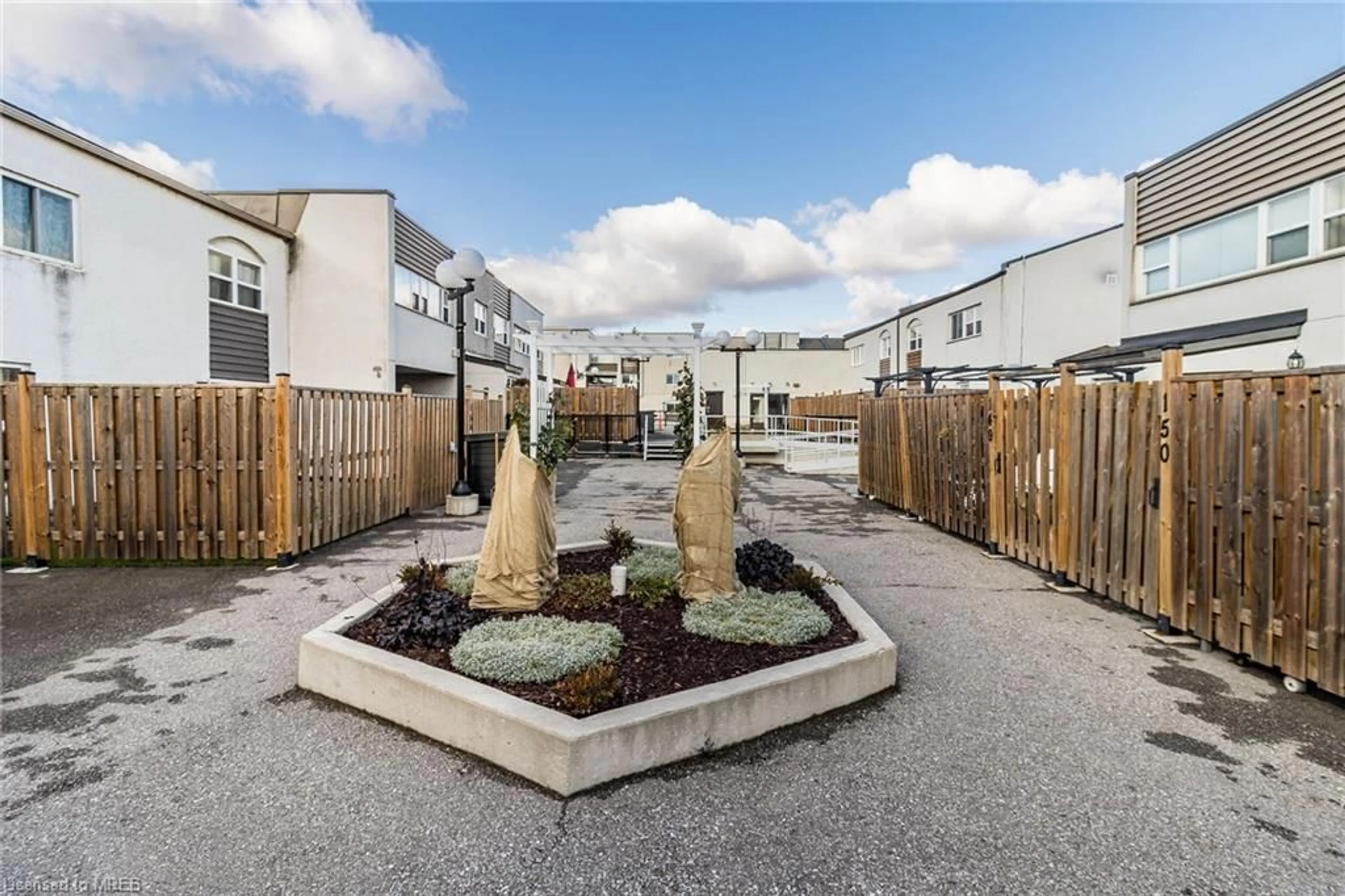 Fenced yard for 3040 Constitution Blvd #115, Mississauga Ontario L4Y 3X7