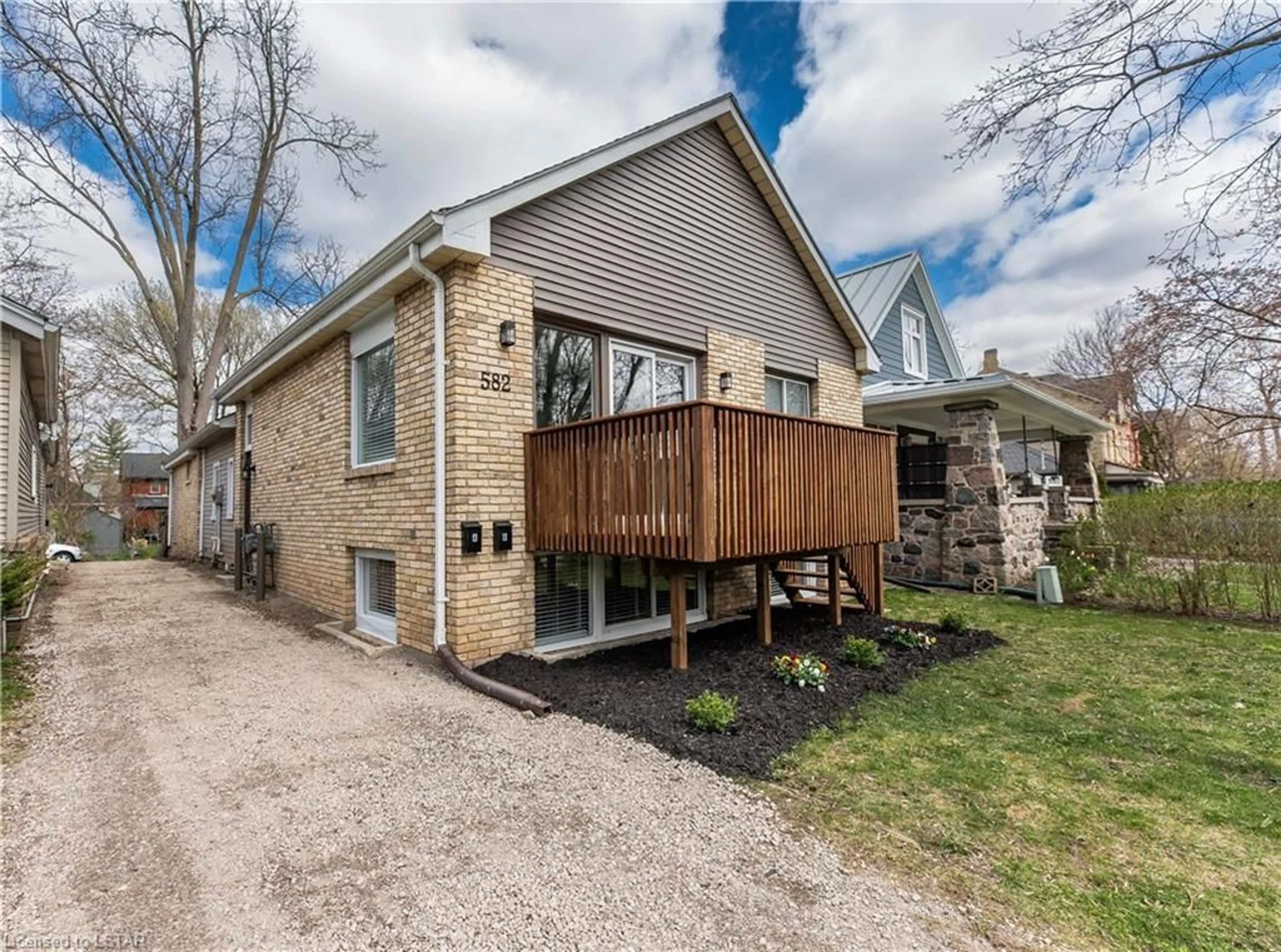 Frontside or backside of a home for 582 Princess Ave, London Ontario N6B 2B9