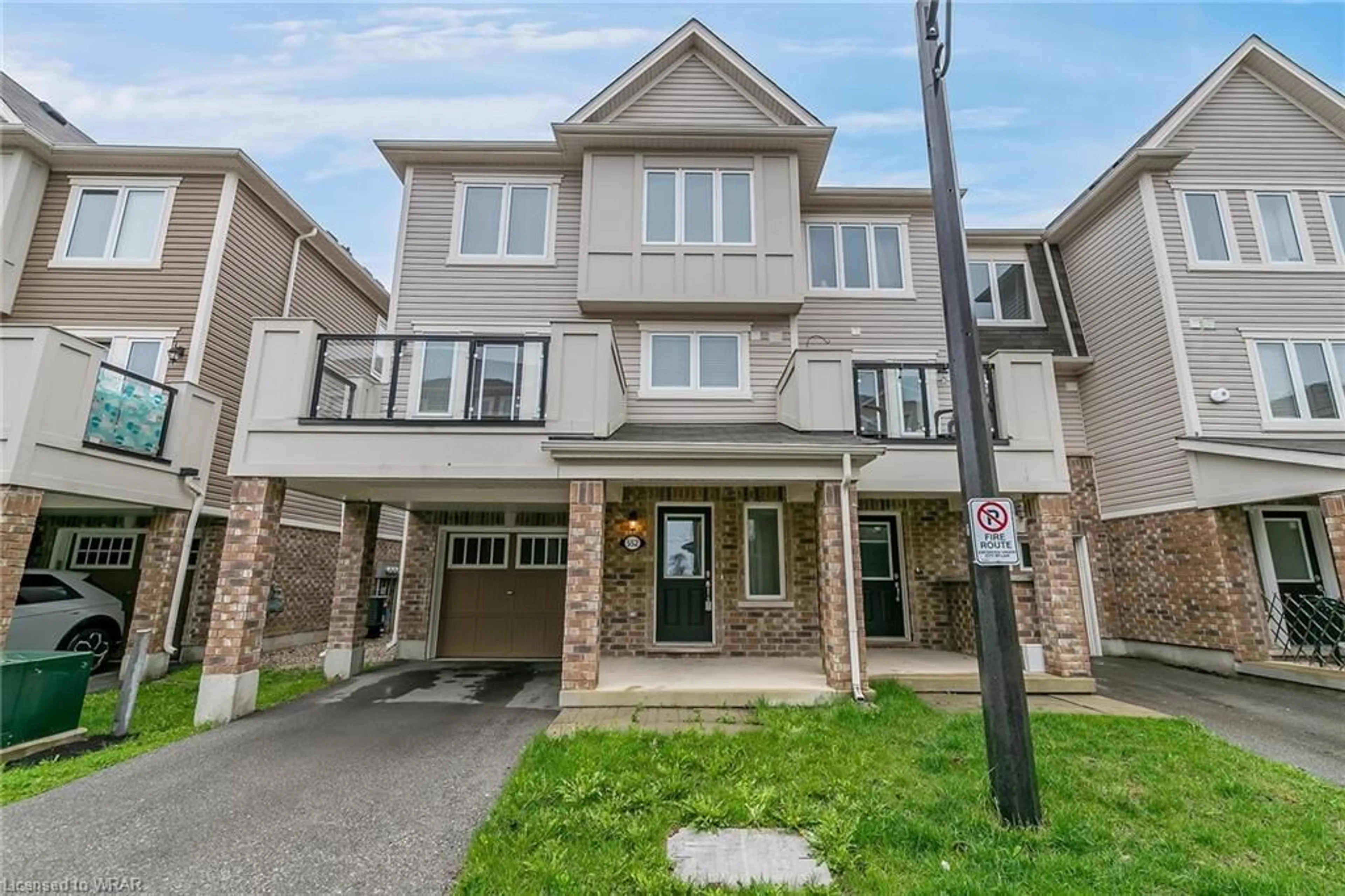A pic from exterior of the house or condo for 552 Goldenrod Lane Lane #121, Kitchener Ontario N2R 0L7