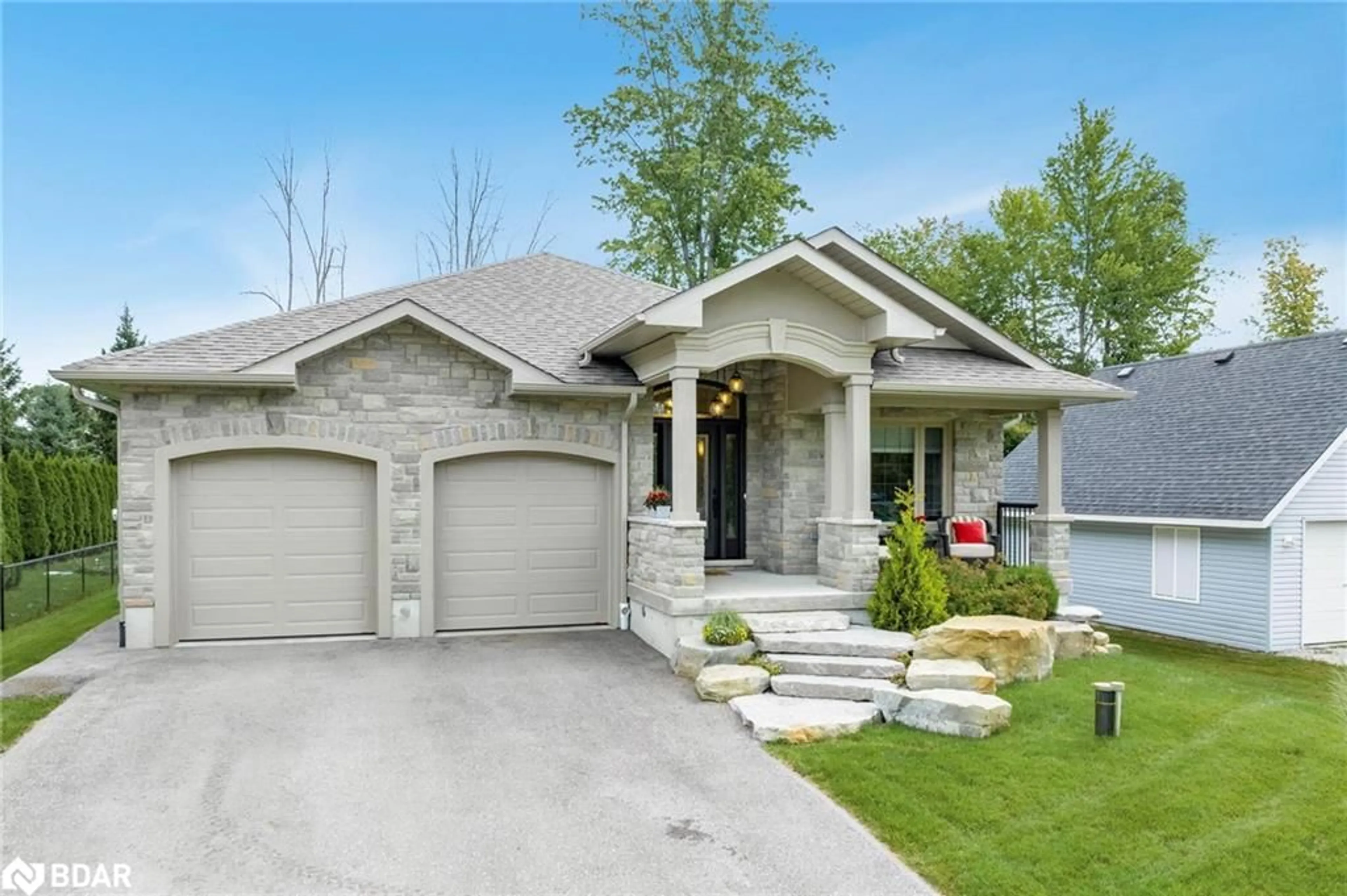 Frontside or backside of a home for 9 Sunnyside Ave, Oro-Medonte Ontario L0L 2E0