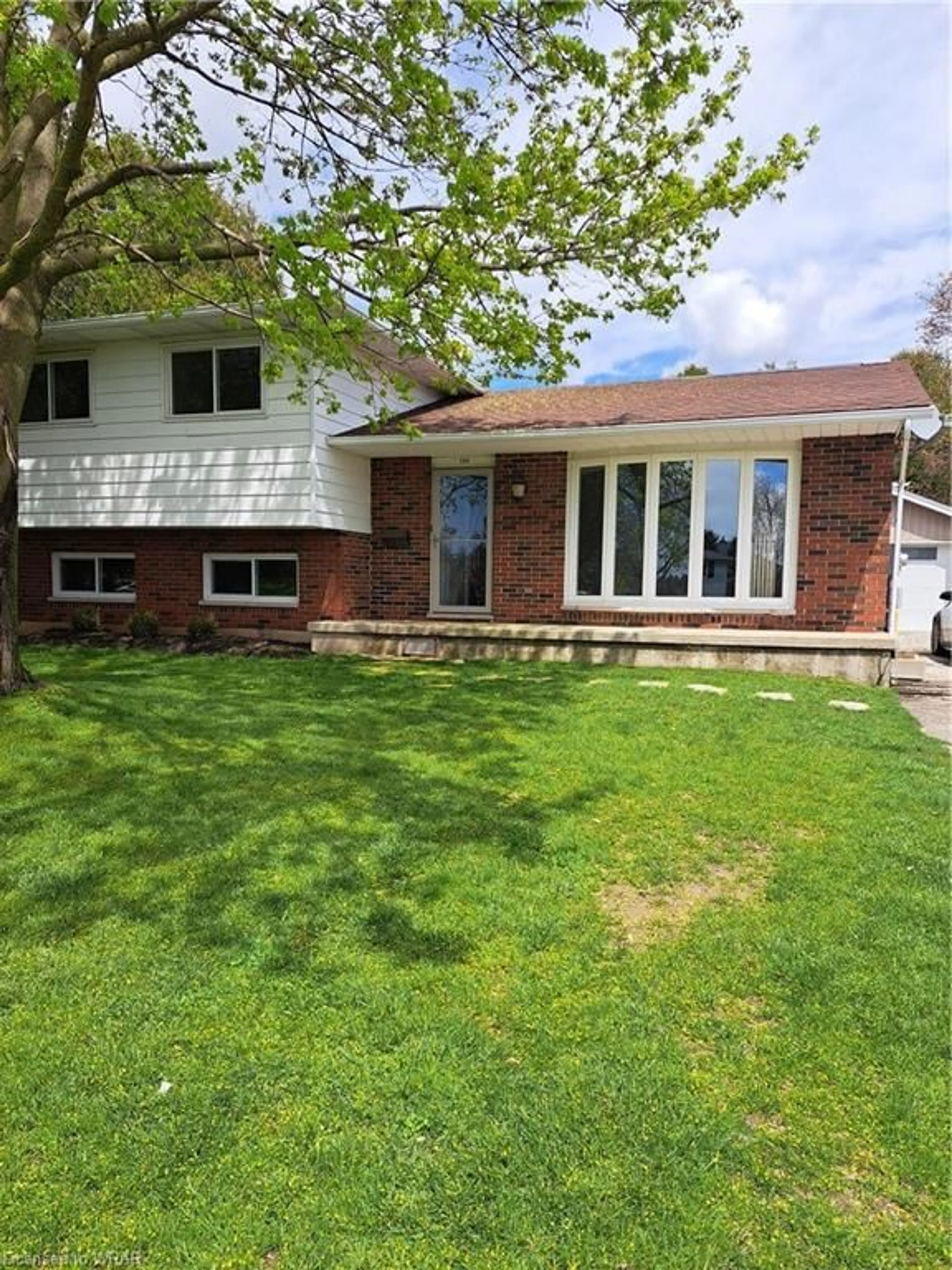 Frontside or backside of a home for 10 Kirwin Dr, Ingersoll Ontario N5C 3M3