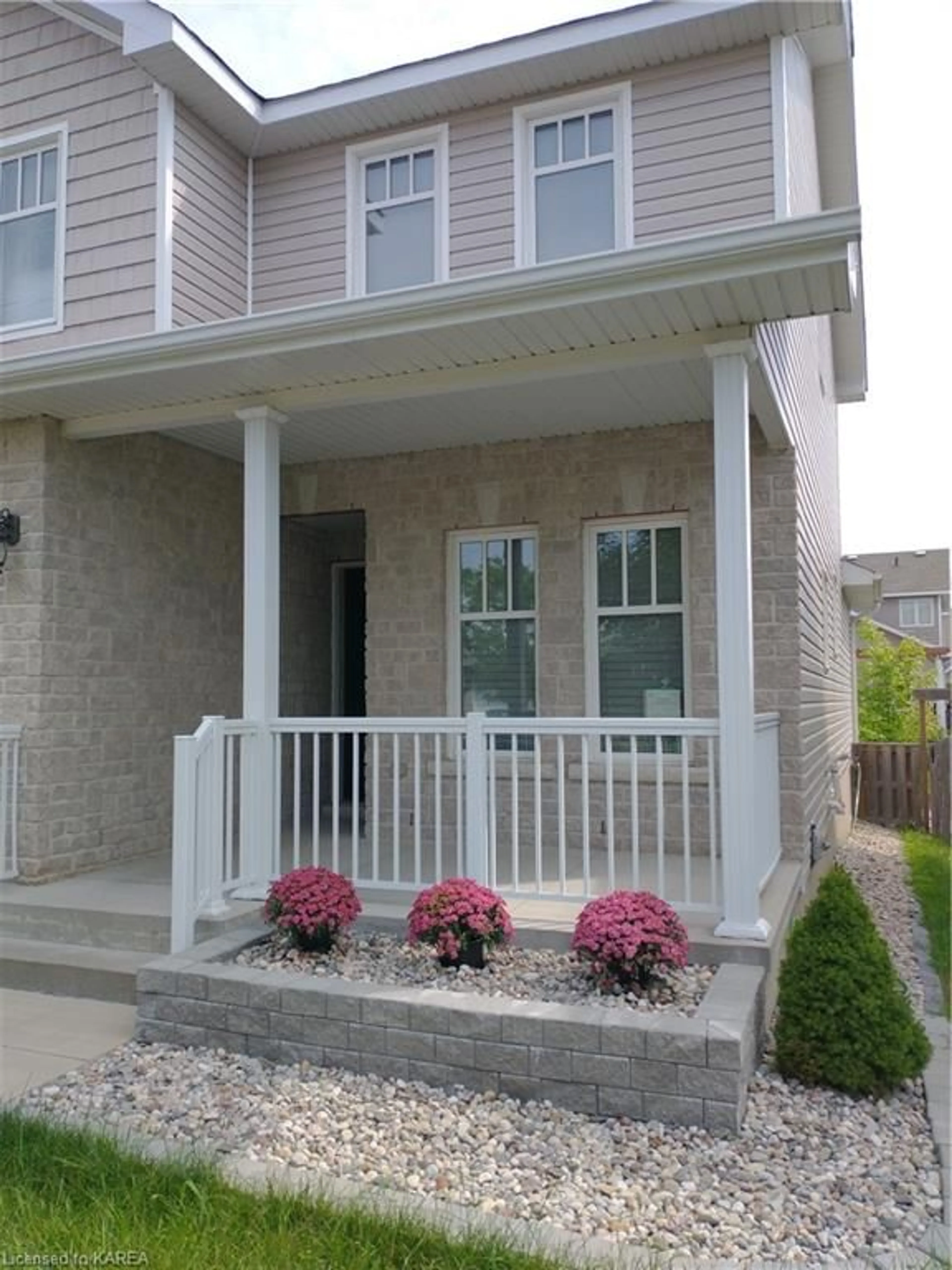 Home with vinyl exterior material for 1508 Crimson Cres, Kingston Ontario K7P 0H4
