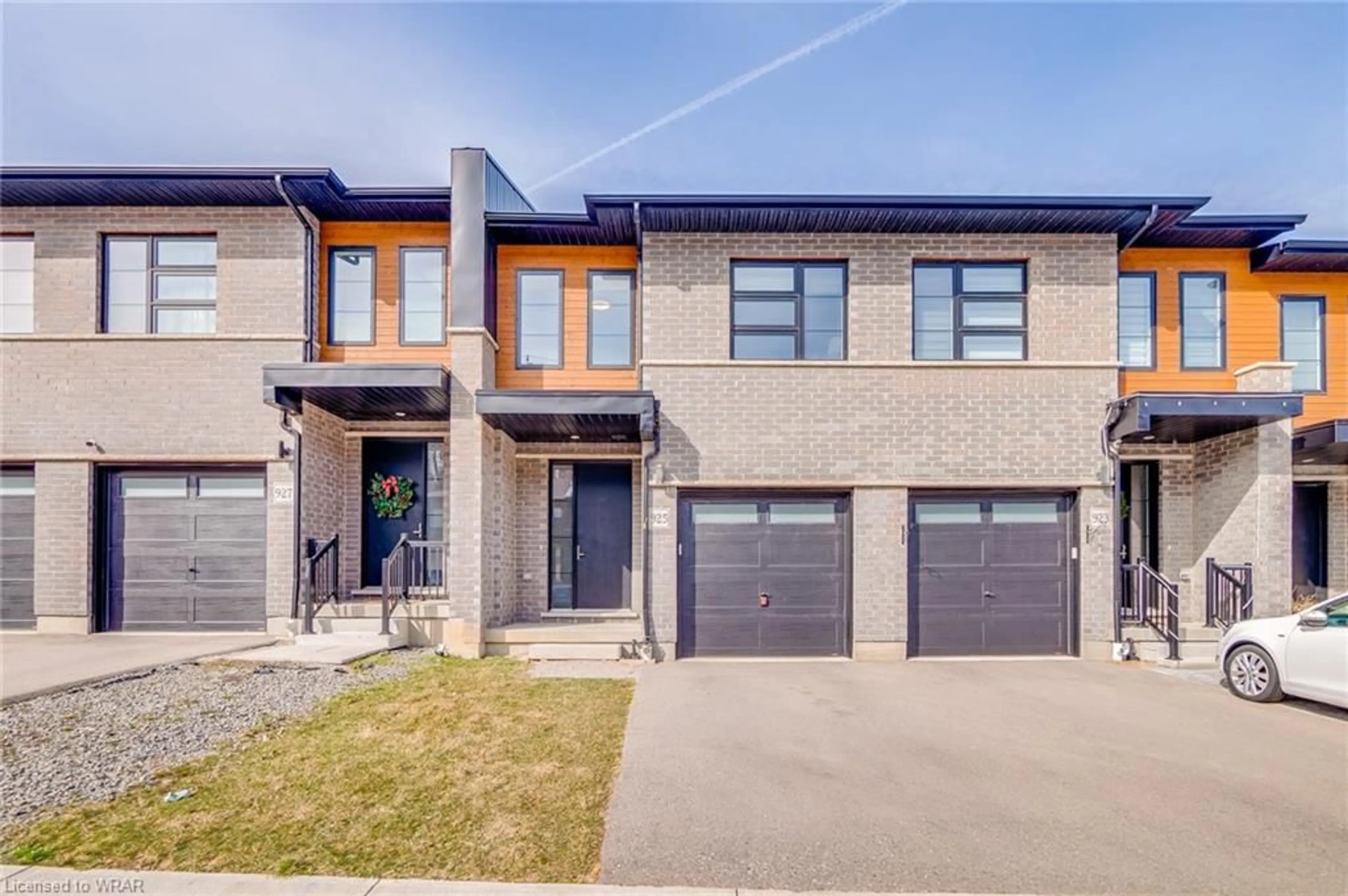 Home with brick exterior material for 925 Robert Ferrie Dr, Kitchener Ontario N2R 0P9