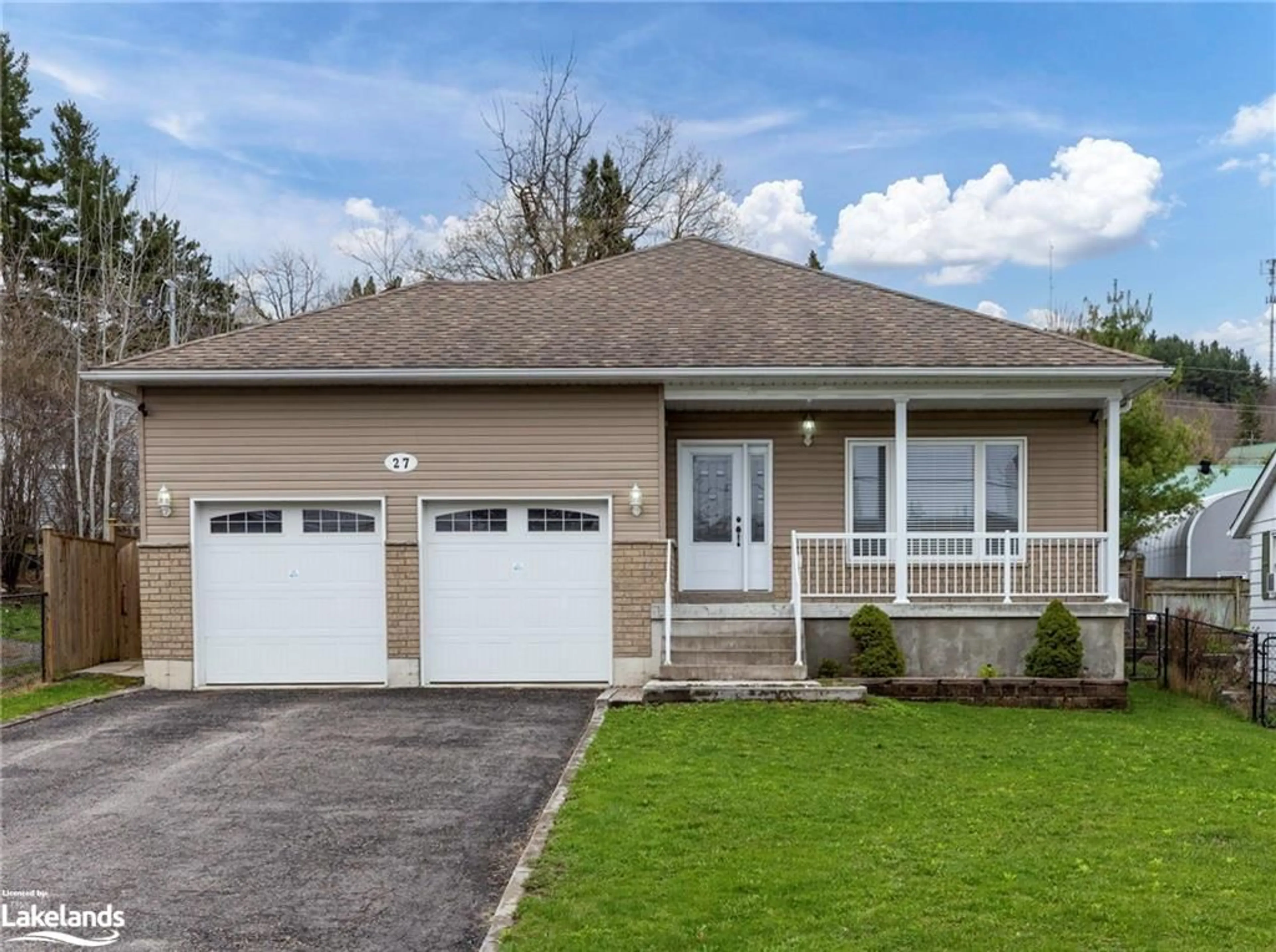 Frontside or backside of a home for 27 Susan St, Huntsville Ontario P1H 1X2