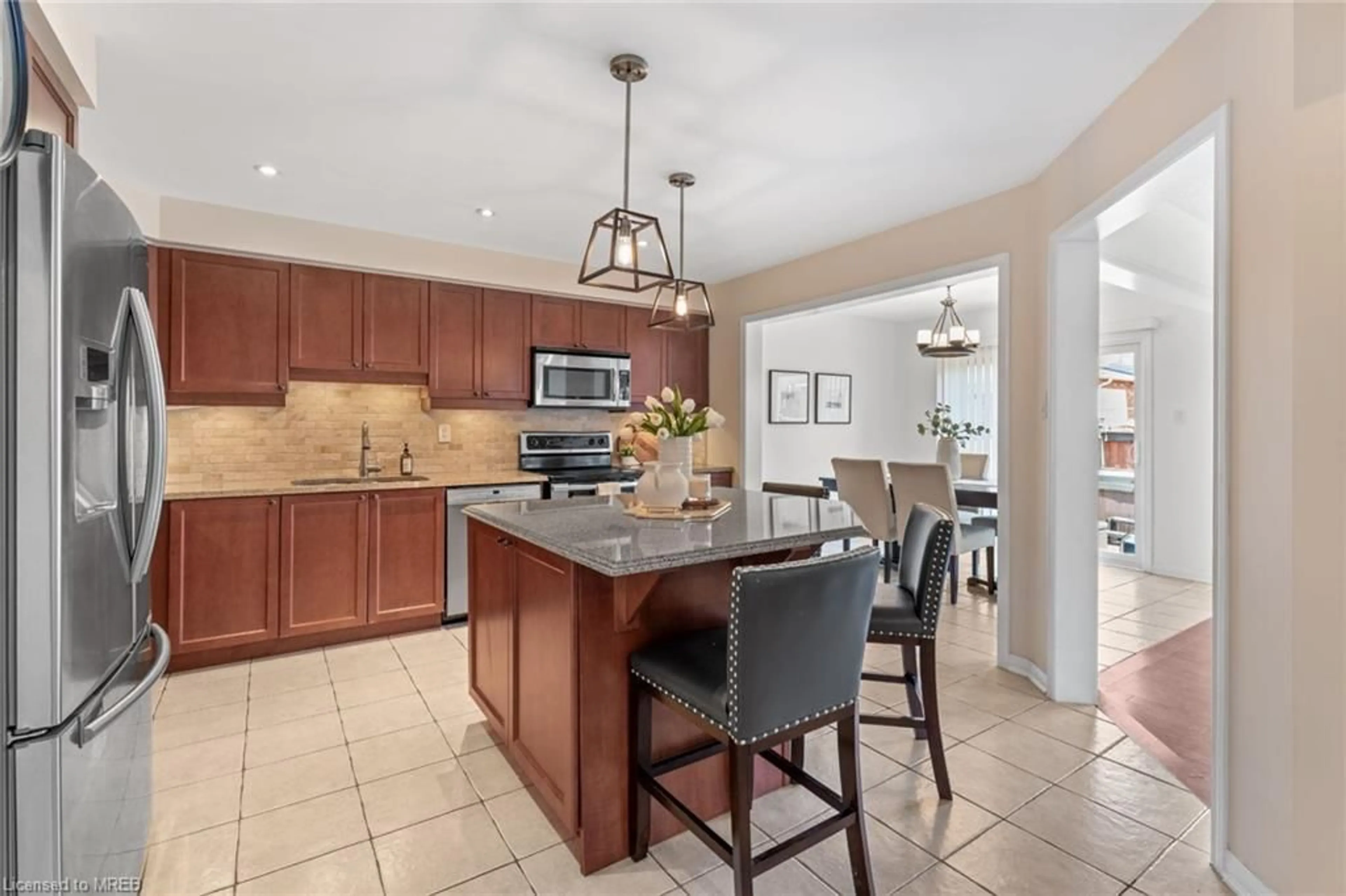Contemporary kitchen for 420 Zuest Cres, Milton Ontario L9T 8B9