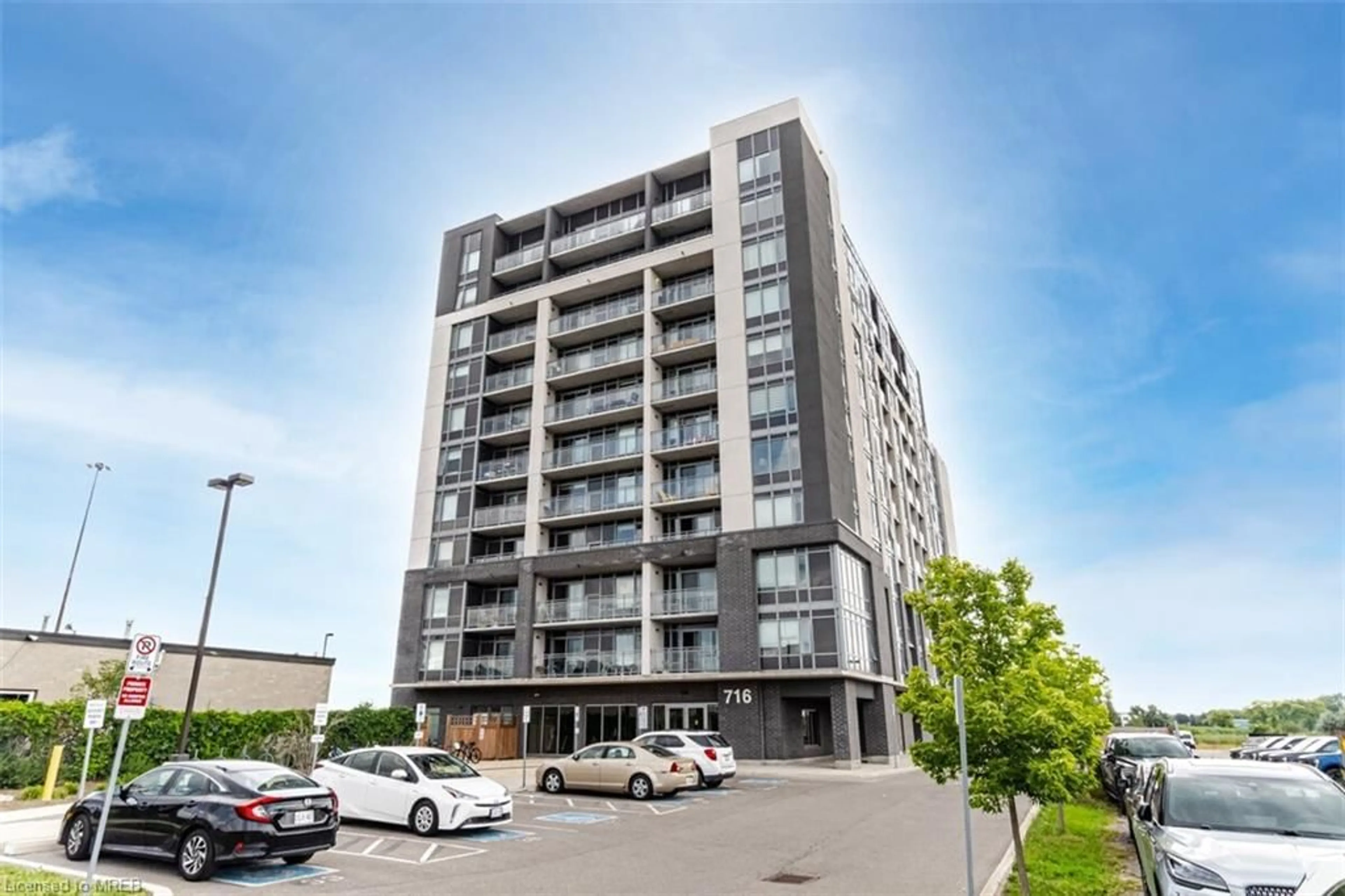 A pic from exterior of the house or condo for 716 Main St #907, Milton Ontario L9T 3P6