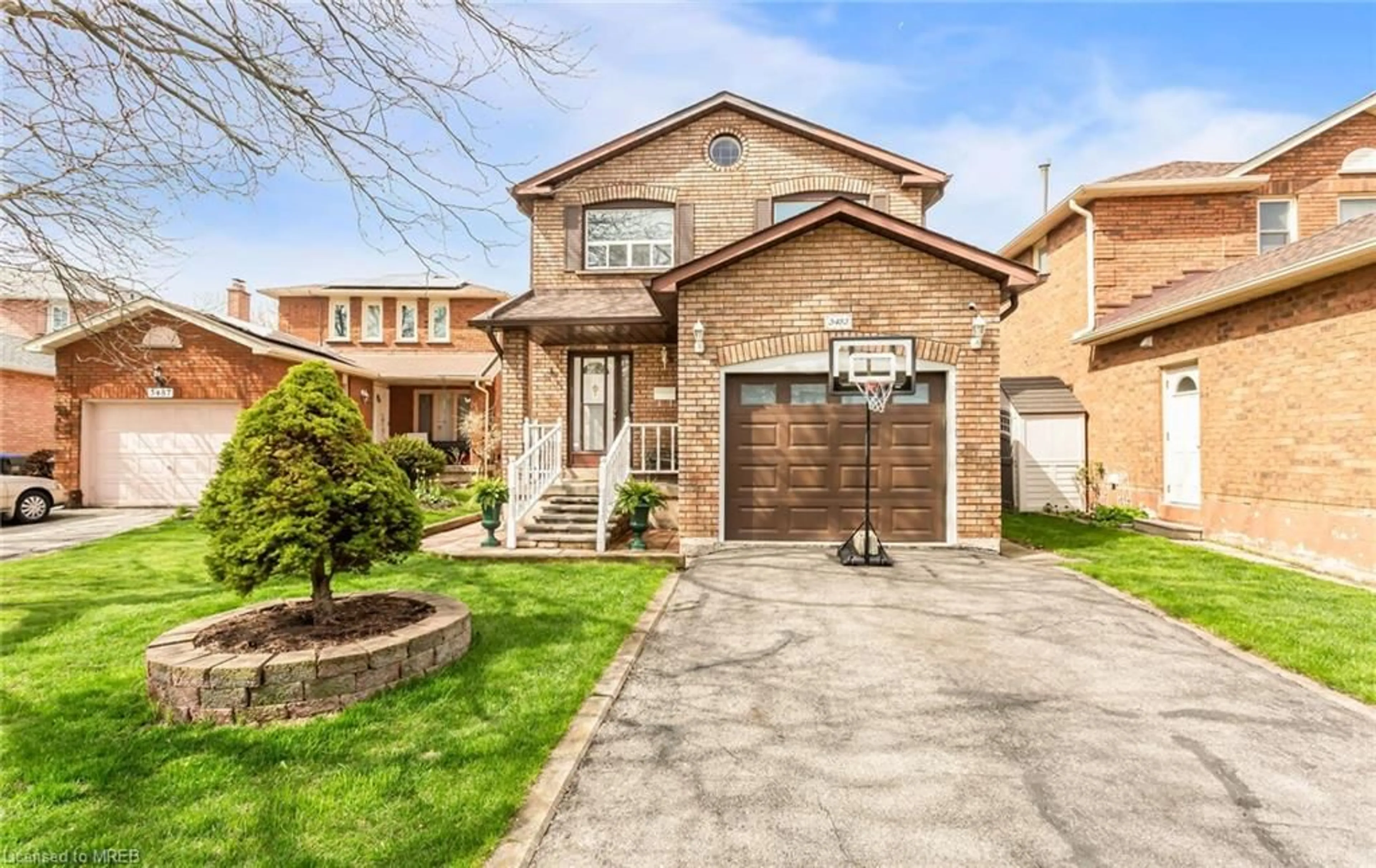 Home with brick exterior material for 3483 Chartrand Cres, Mississauga Ontario L5L 4E2