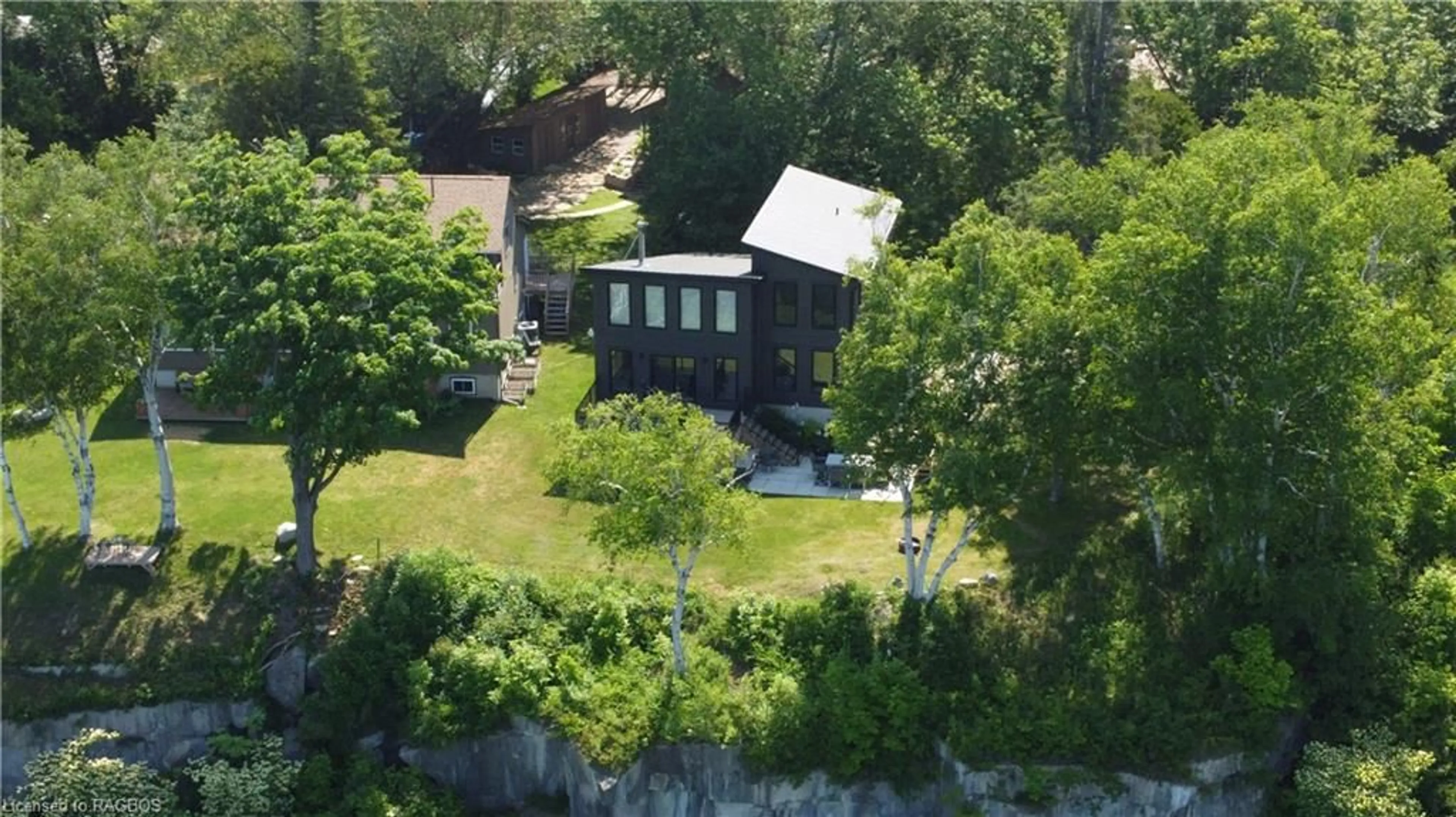 Cottage for 150 Moore St, Lion's Head Ontario N0H 1W0