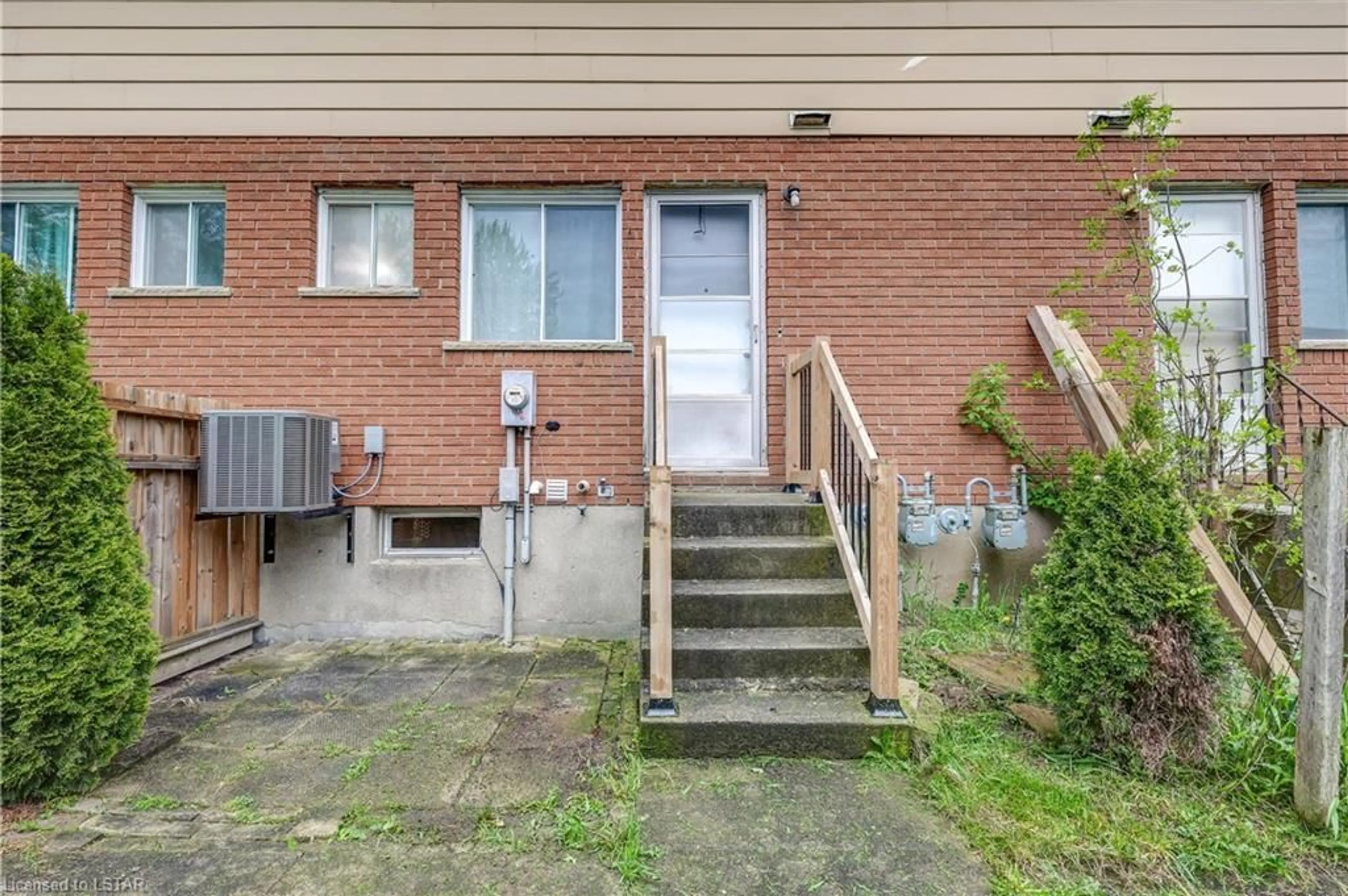 A pic from exterior of the house or condo for 138A Symes St, Glencoe Ontario N0L 1M0
