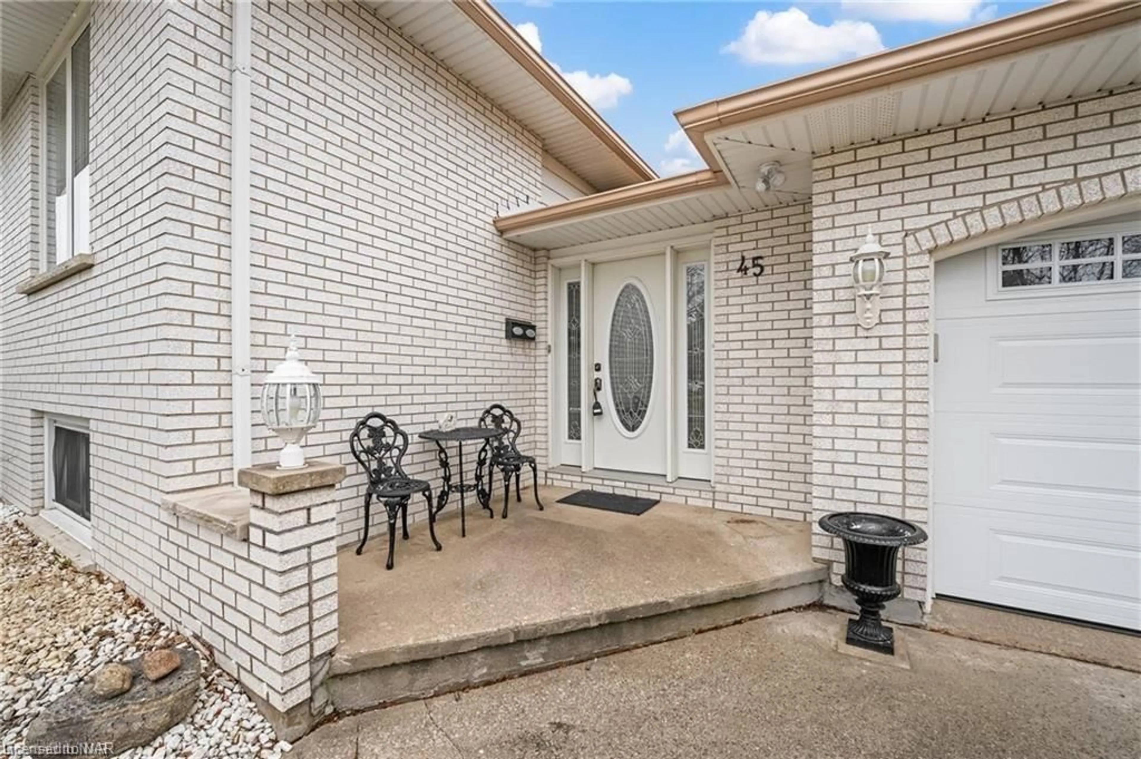 Home with brick exterior material for 45 Meadowbrook Cres, St. Catharines Ontario L2M 7G8