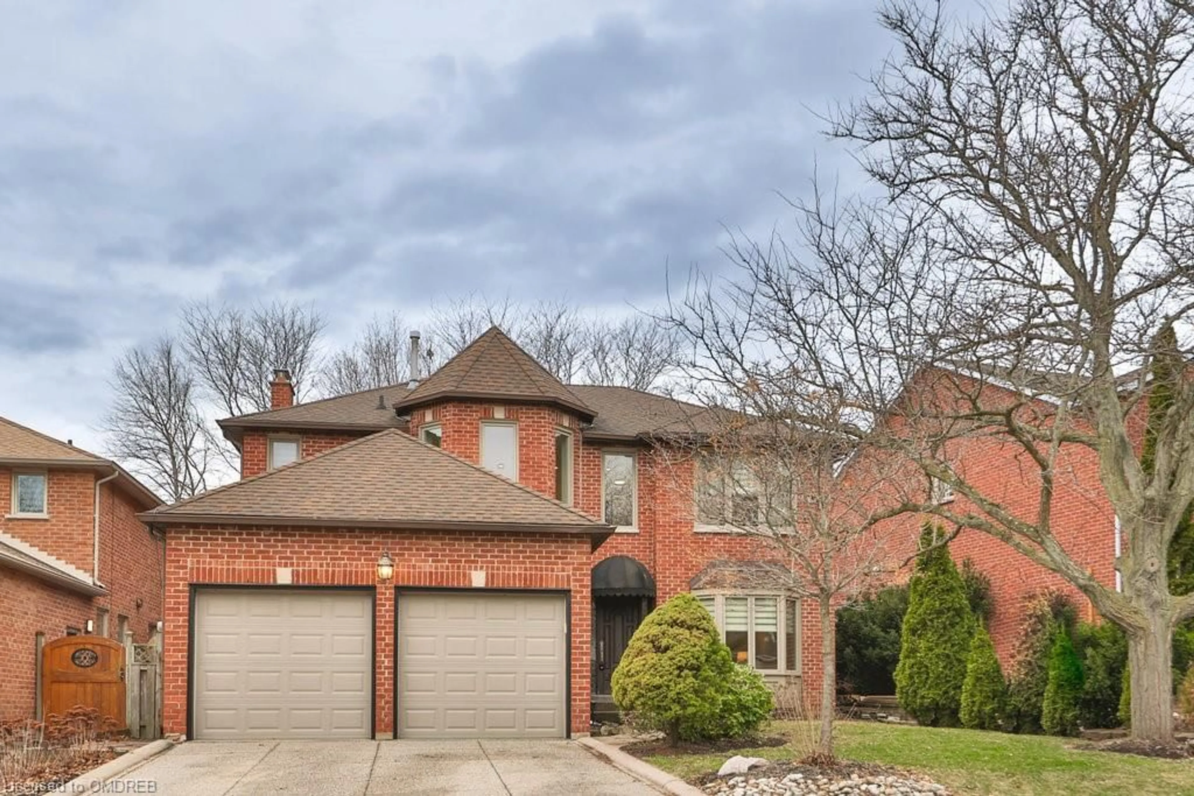 Home with brick exterior material for 2028 Markle Dr, Oakville Ontario L6H 3T3