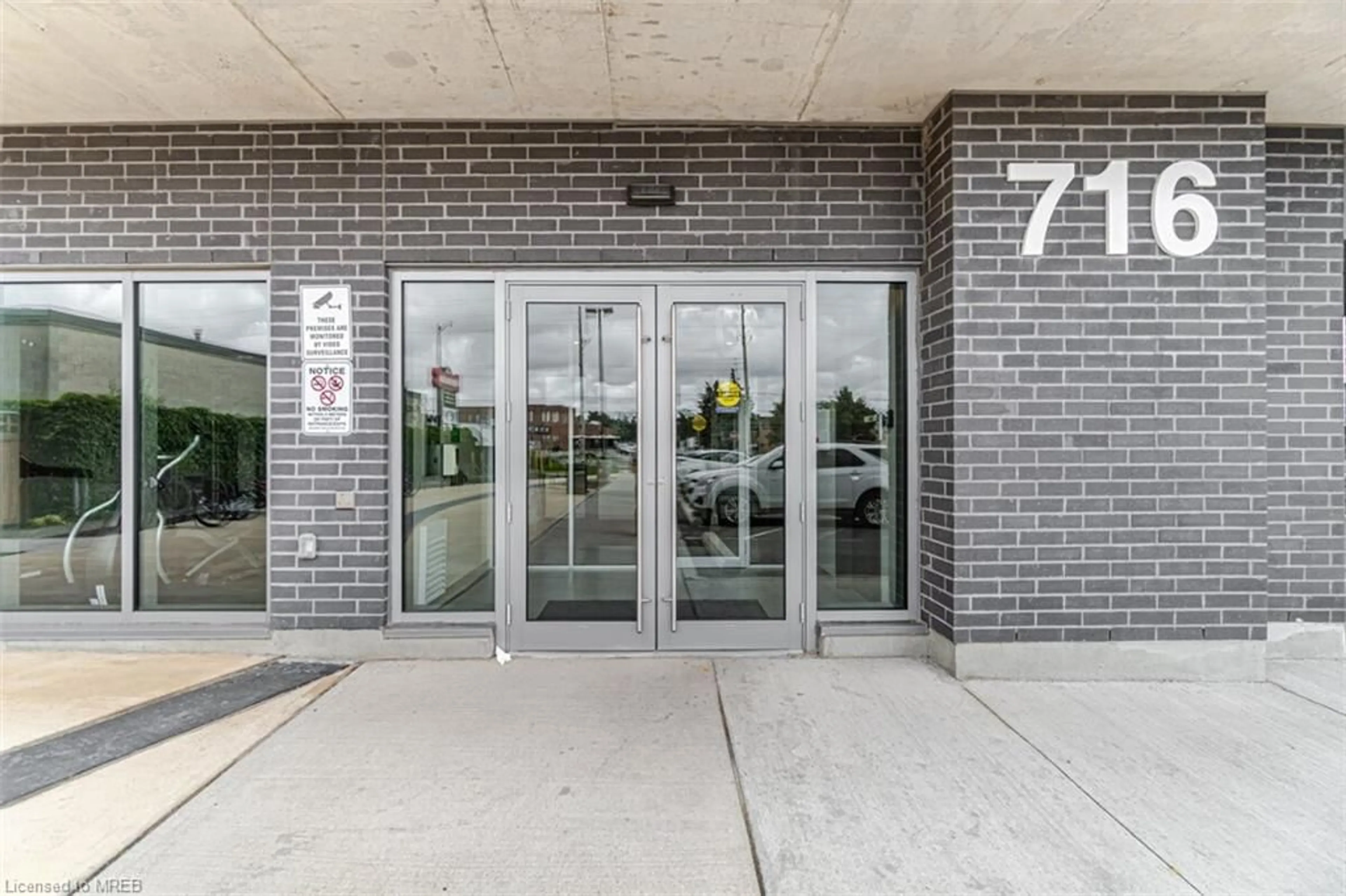 Indoor foyer for 716 Main St #911, Milton Ontario L9T 3P6