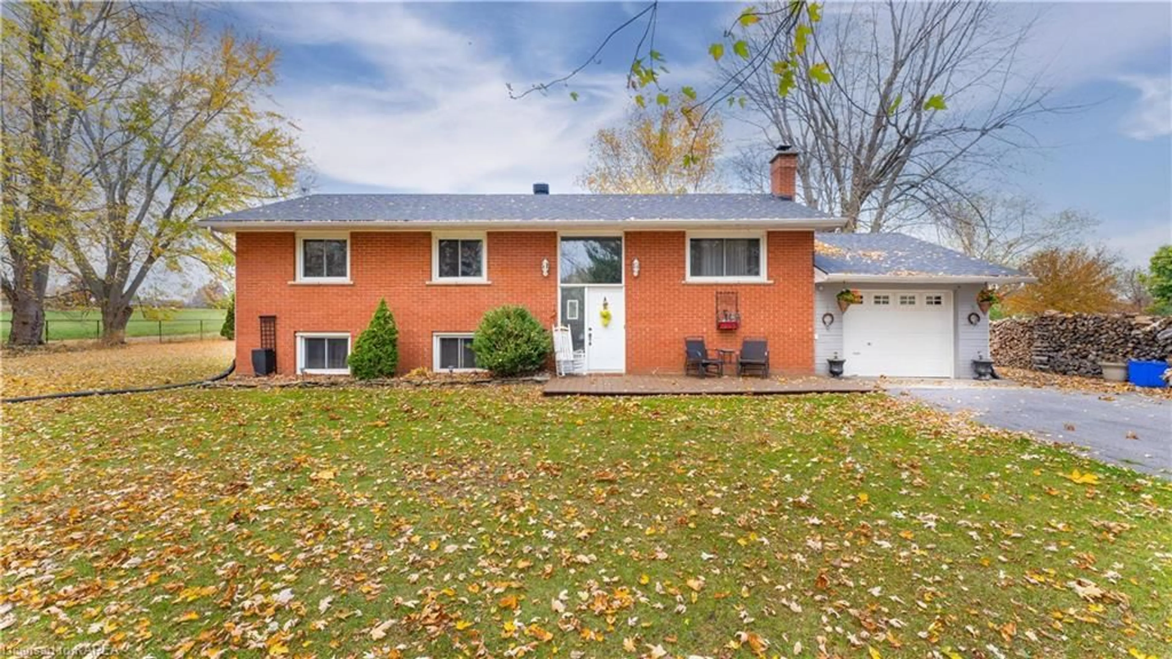 Frontside or backside of a home for 102 Wright Pl, Greater Napanee Ontario K0H 1G0
