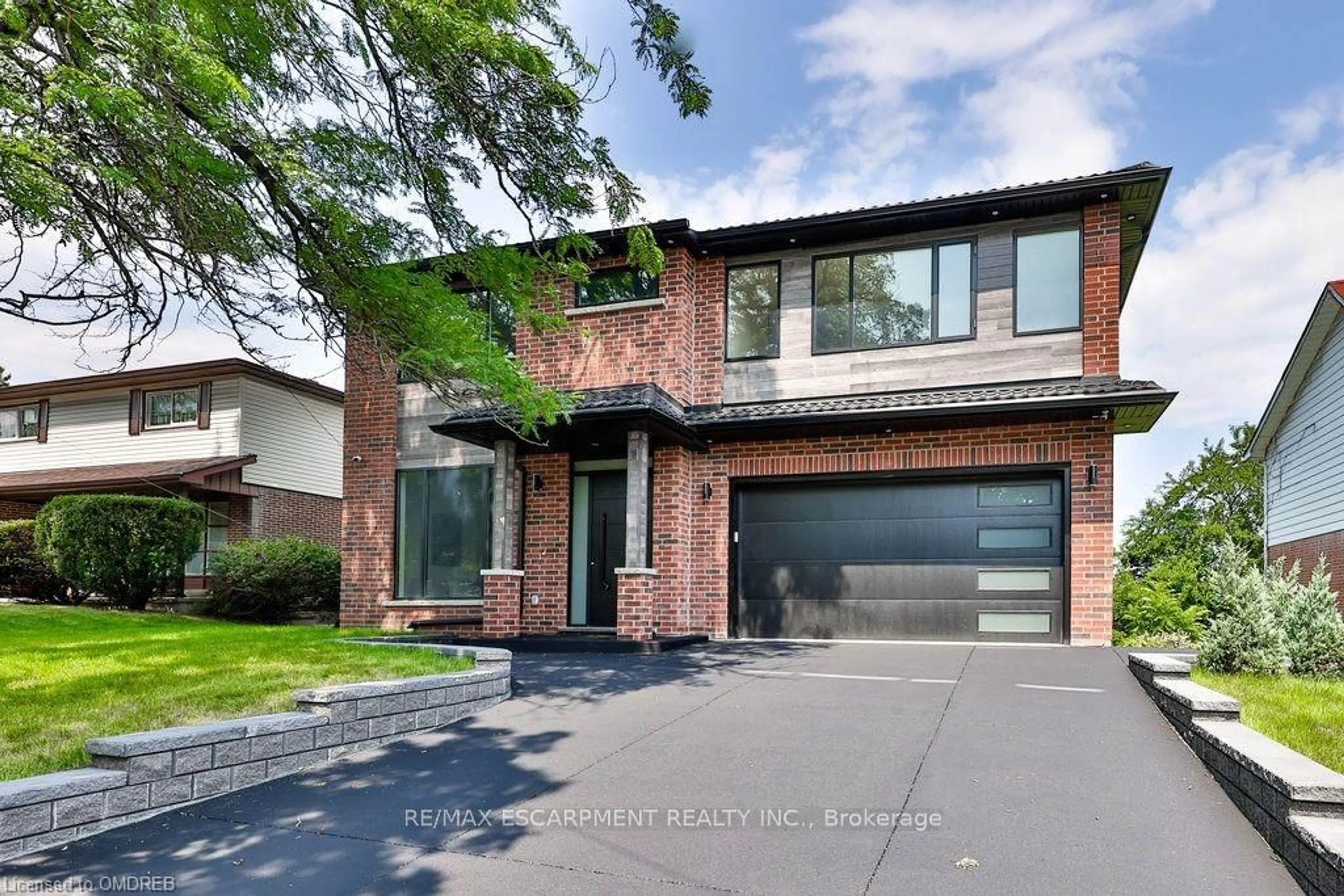 Home with brick exterior material for 1459 Petrie Way, Mississauga Ontario L5J 3Z7