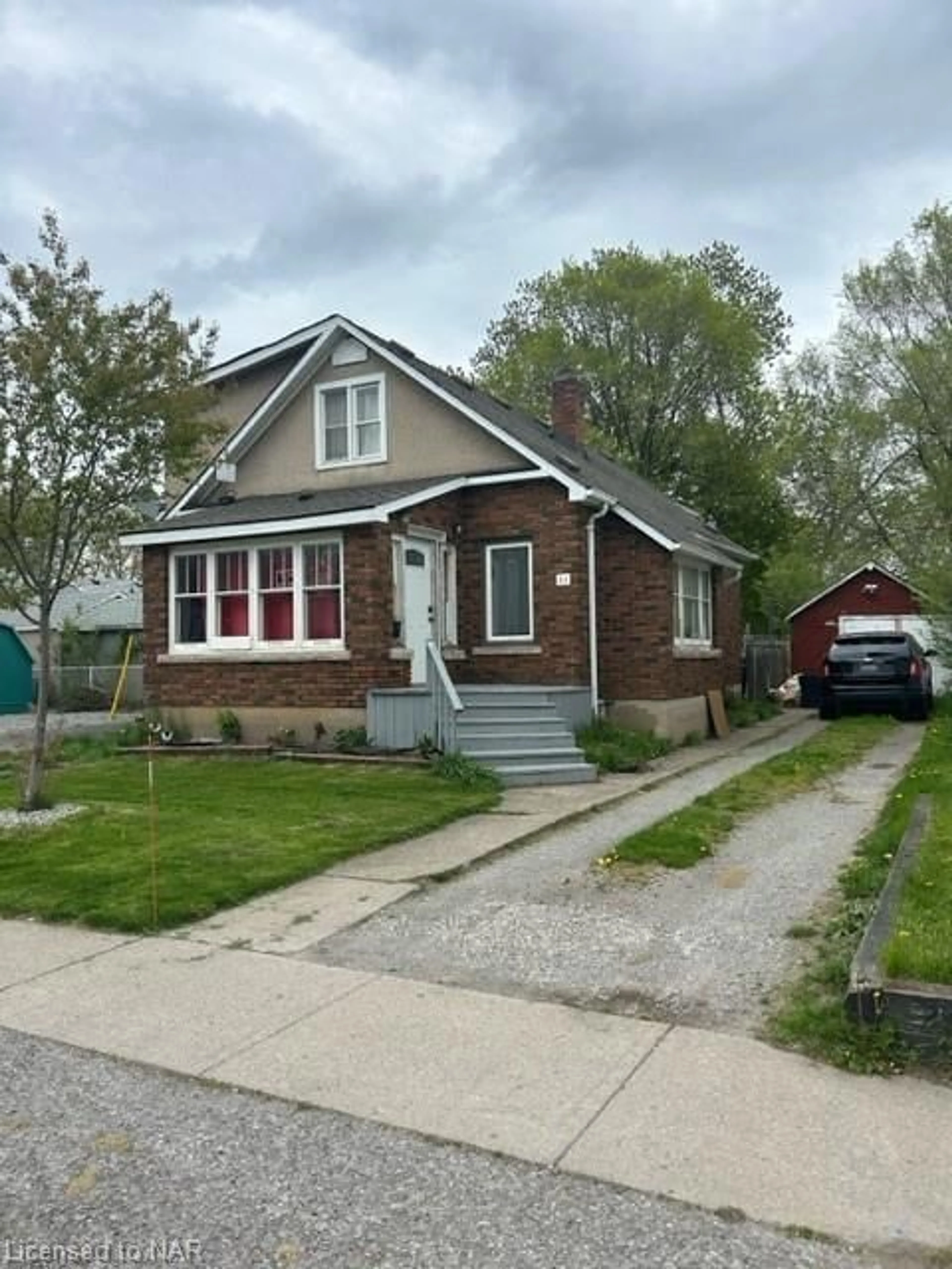 Frontside or backside of a home for 44 Haig St, St. Catharines Ontario L2R 6K6