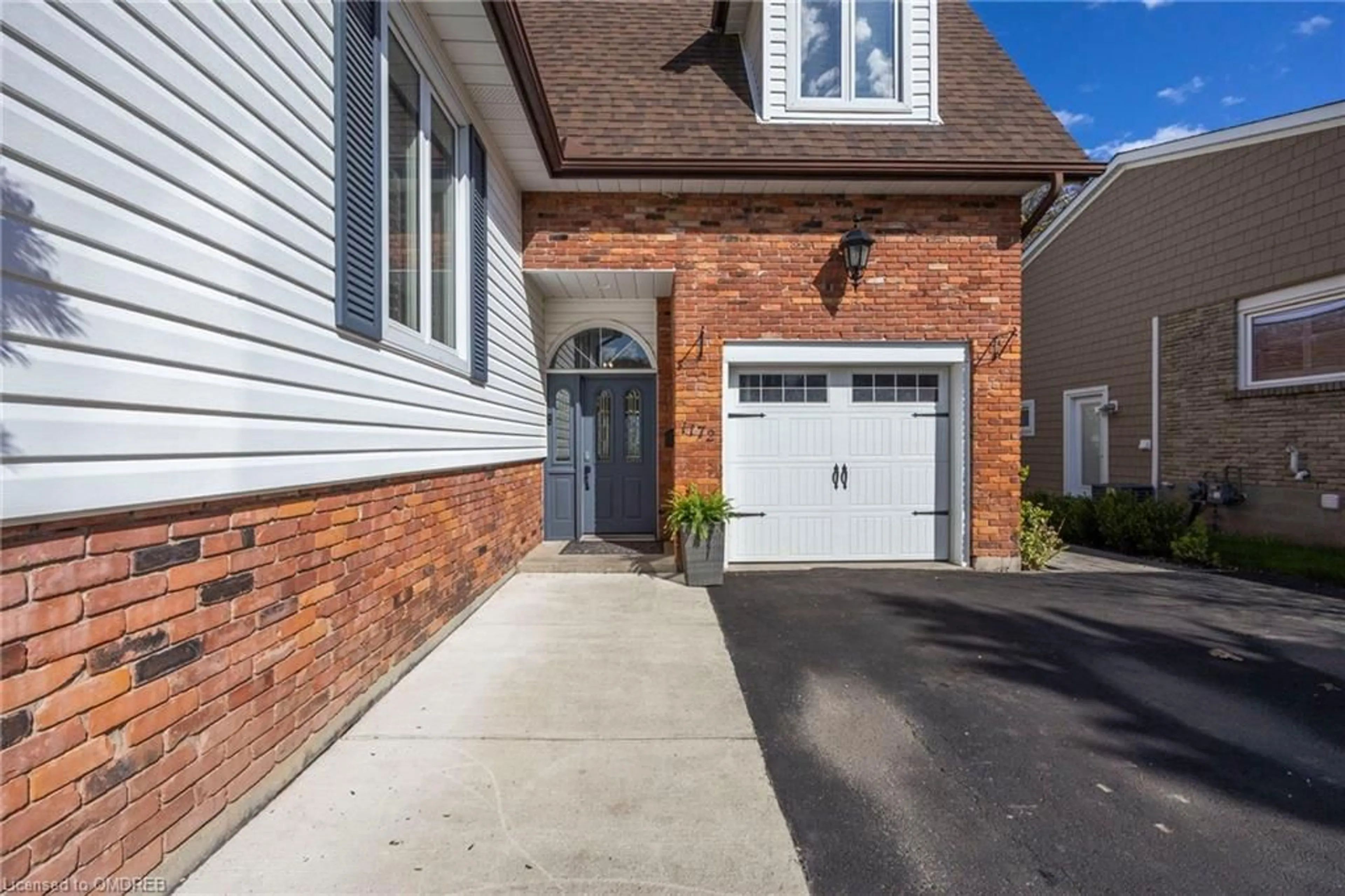 Home with brick exterior material for 1172 Falgarwood Dr, Oakville Ontario L6H 2L3