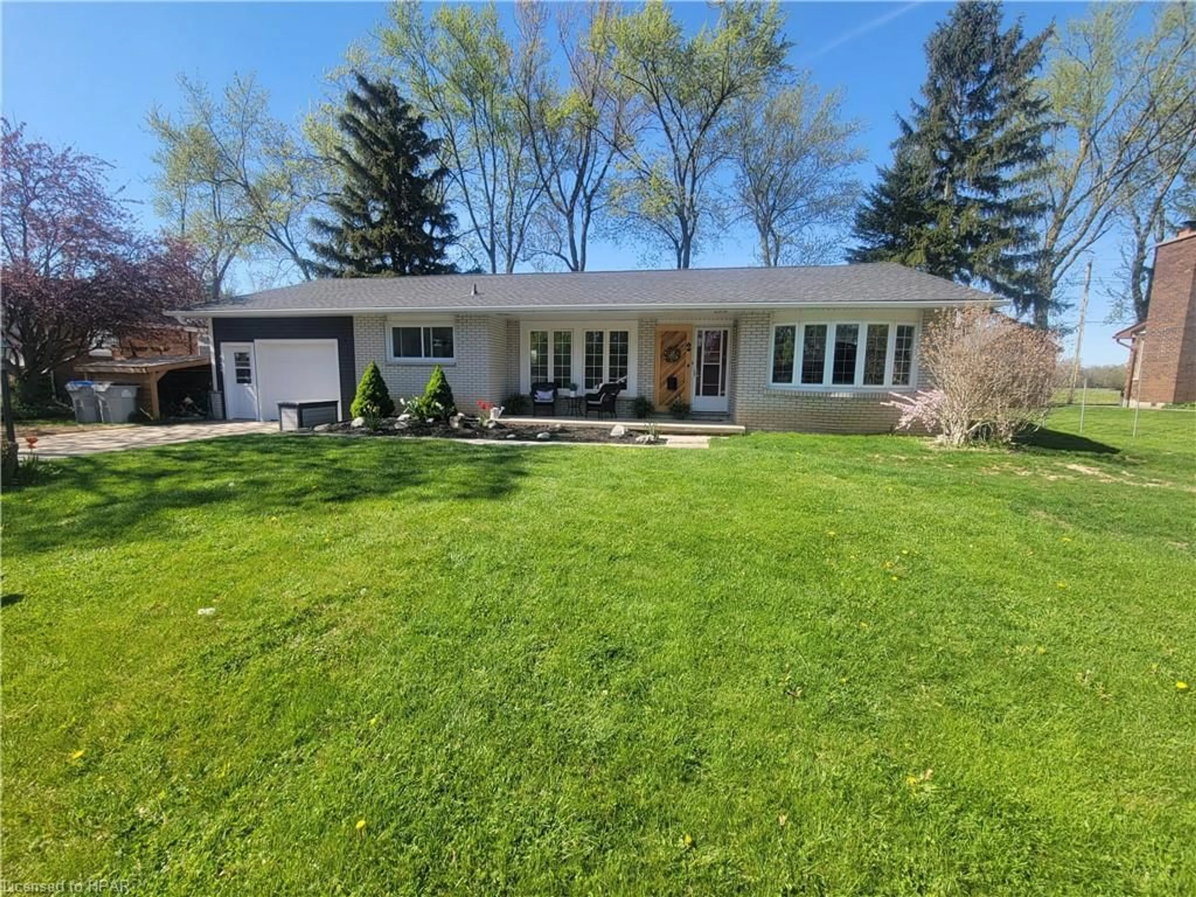 Frontside or backside of a home for 2 Kingscourt Cres, Exeter Ontario N0M 1S1