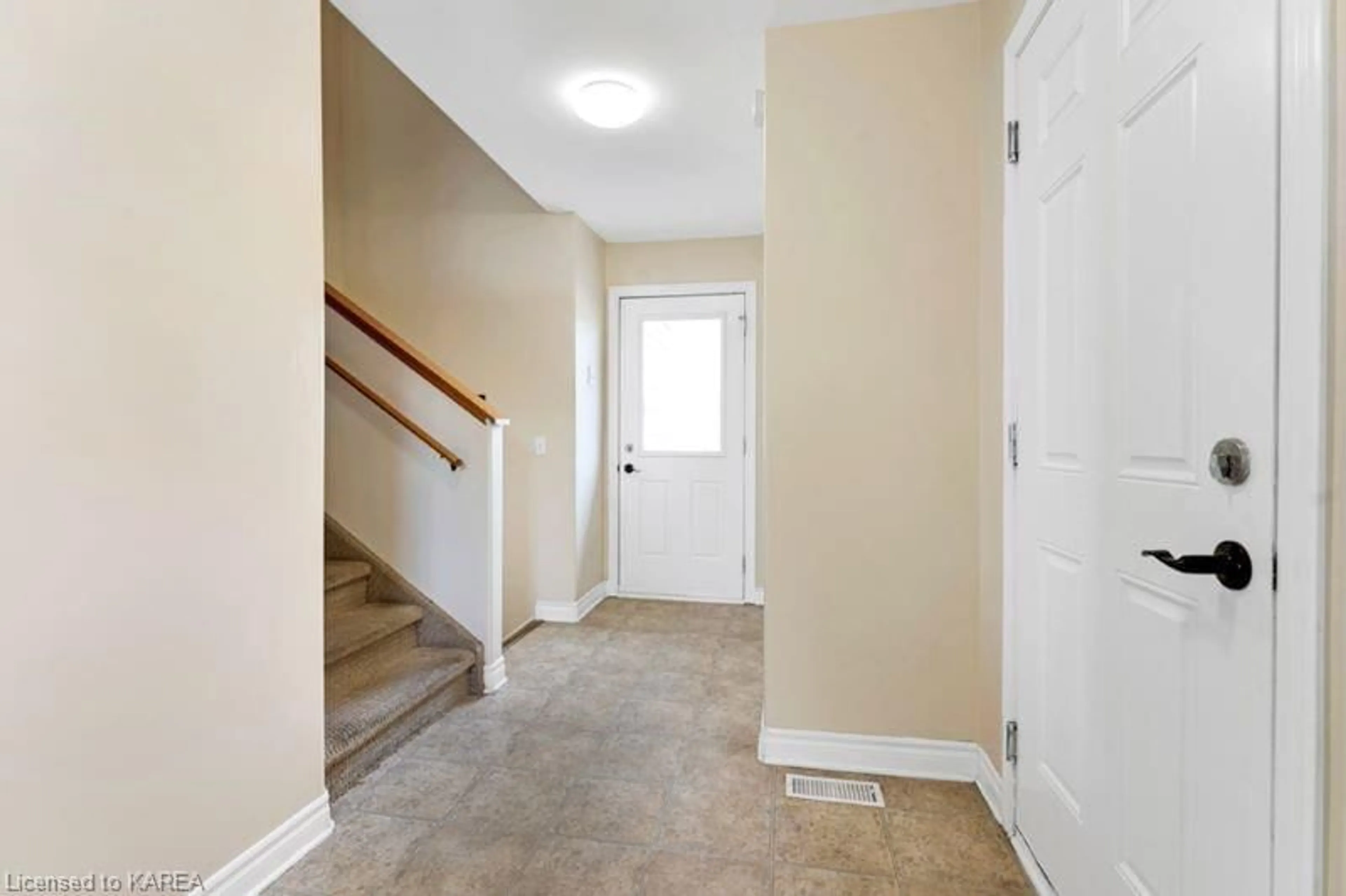 Indoor entryway for 2135 Rosedale Rd, Smiths Falls Ontario K7A 4S4