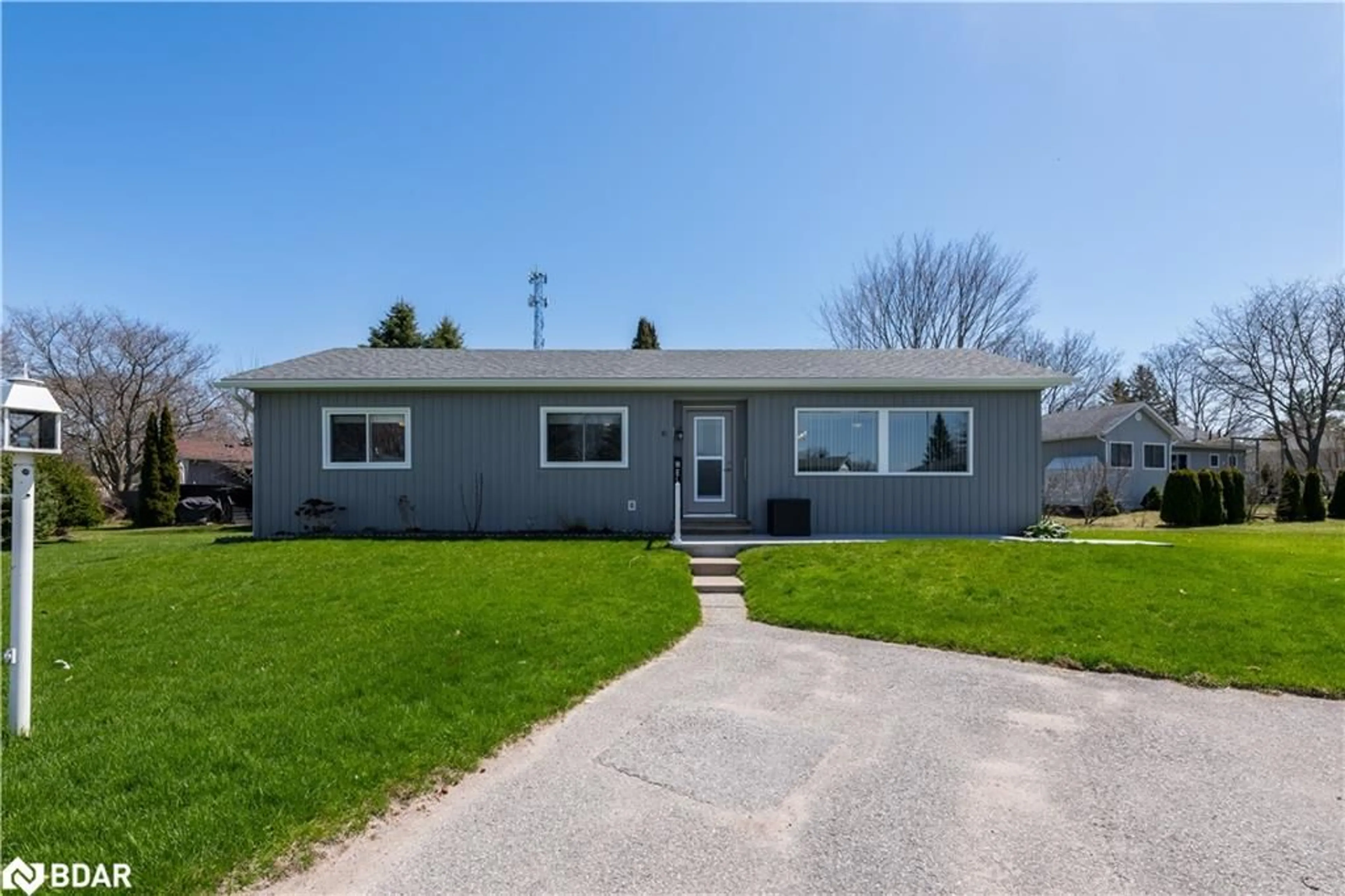 Frontside or backside of a home for 6 Greenwood Crt, Innisfil Ontario L9S 1M1