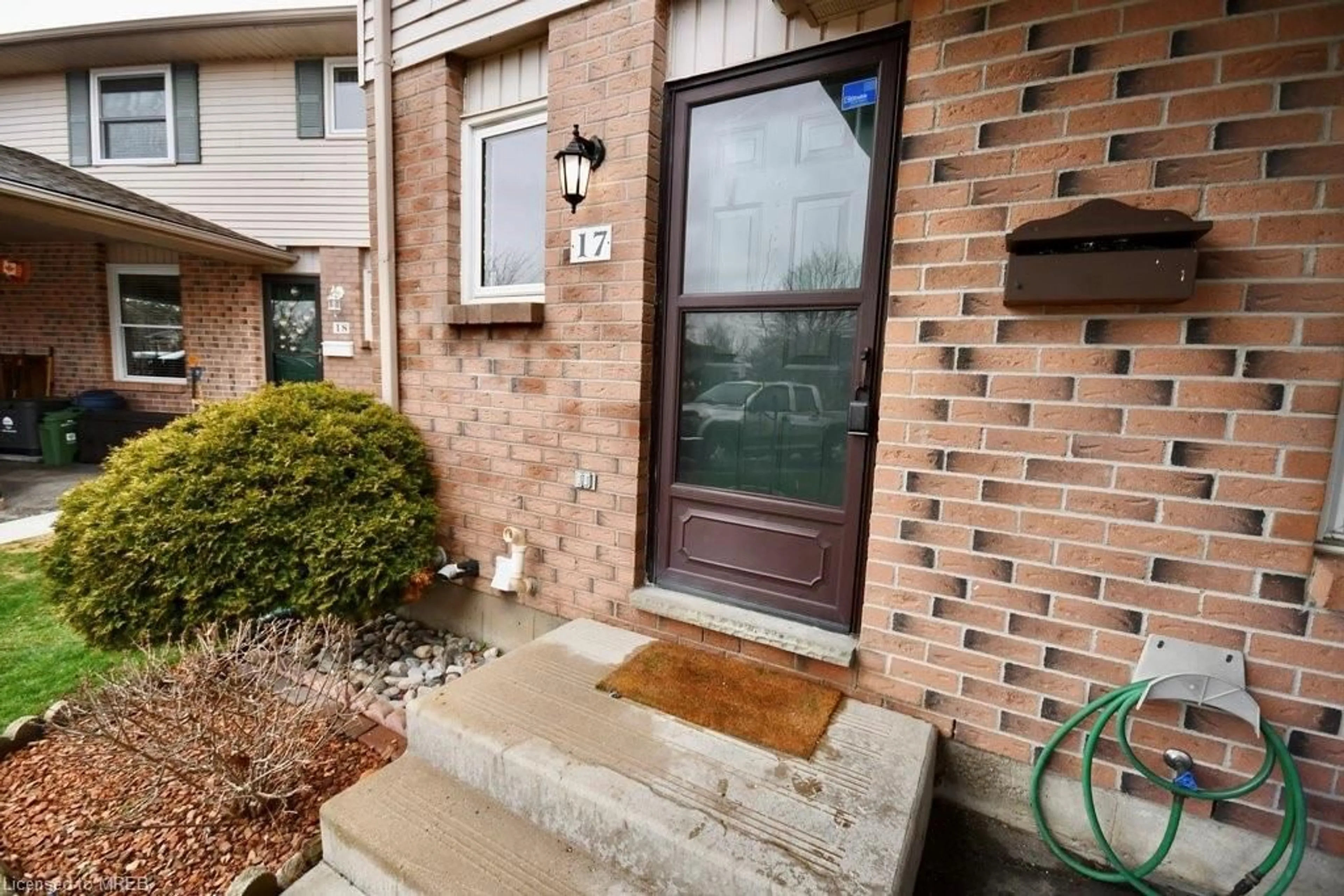 A pic from exterior of the house or condo for 160 Conway Dr #17, London Ontario N6E 3M5