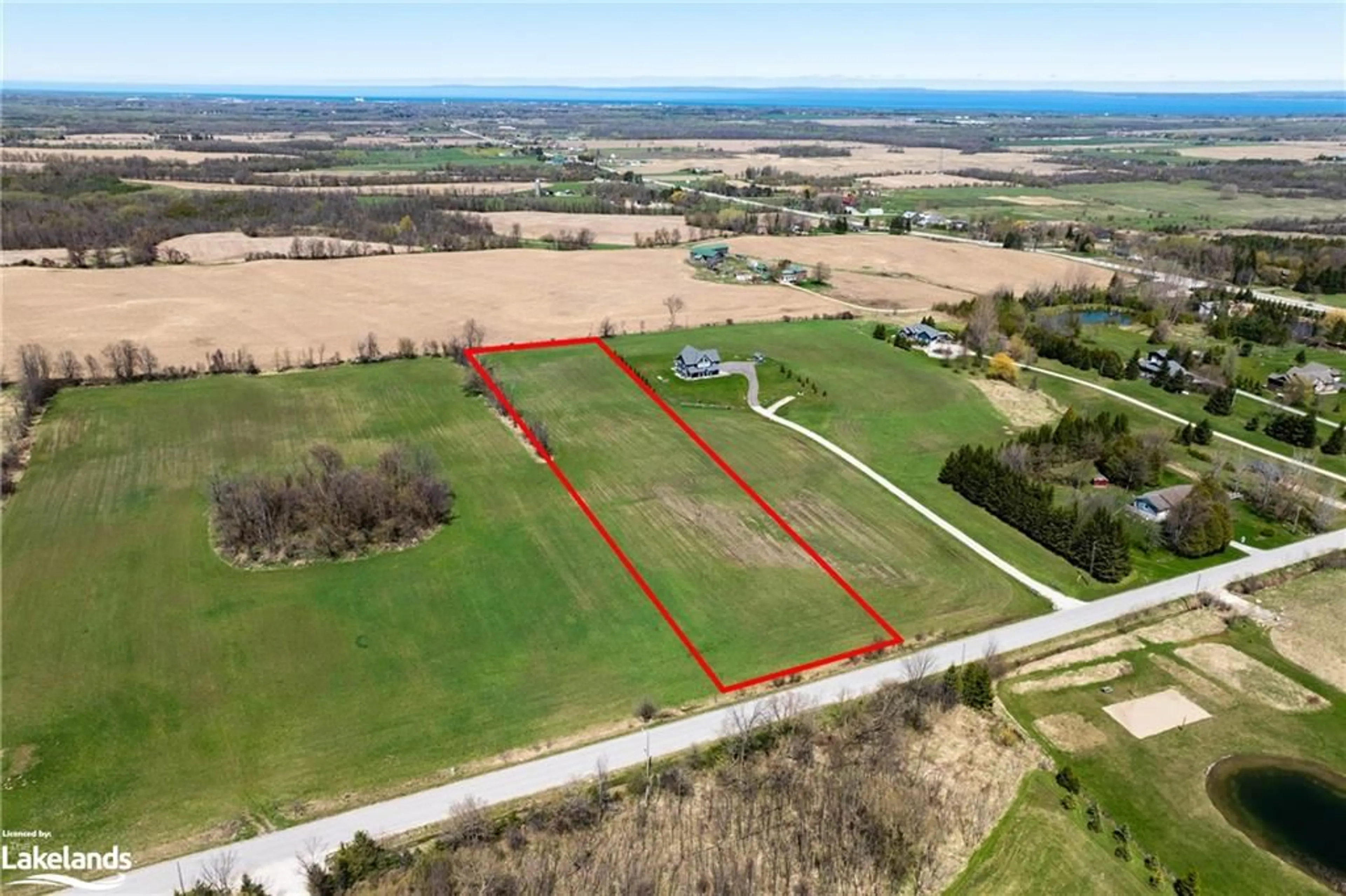 Fenced yard for 22 Sydenham Trail, Duntroon Ontario L0M 1H0