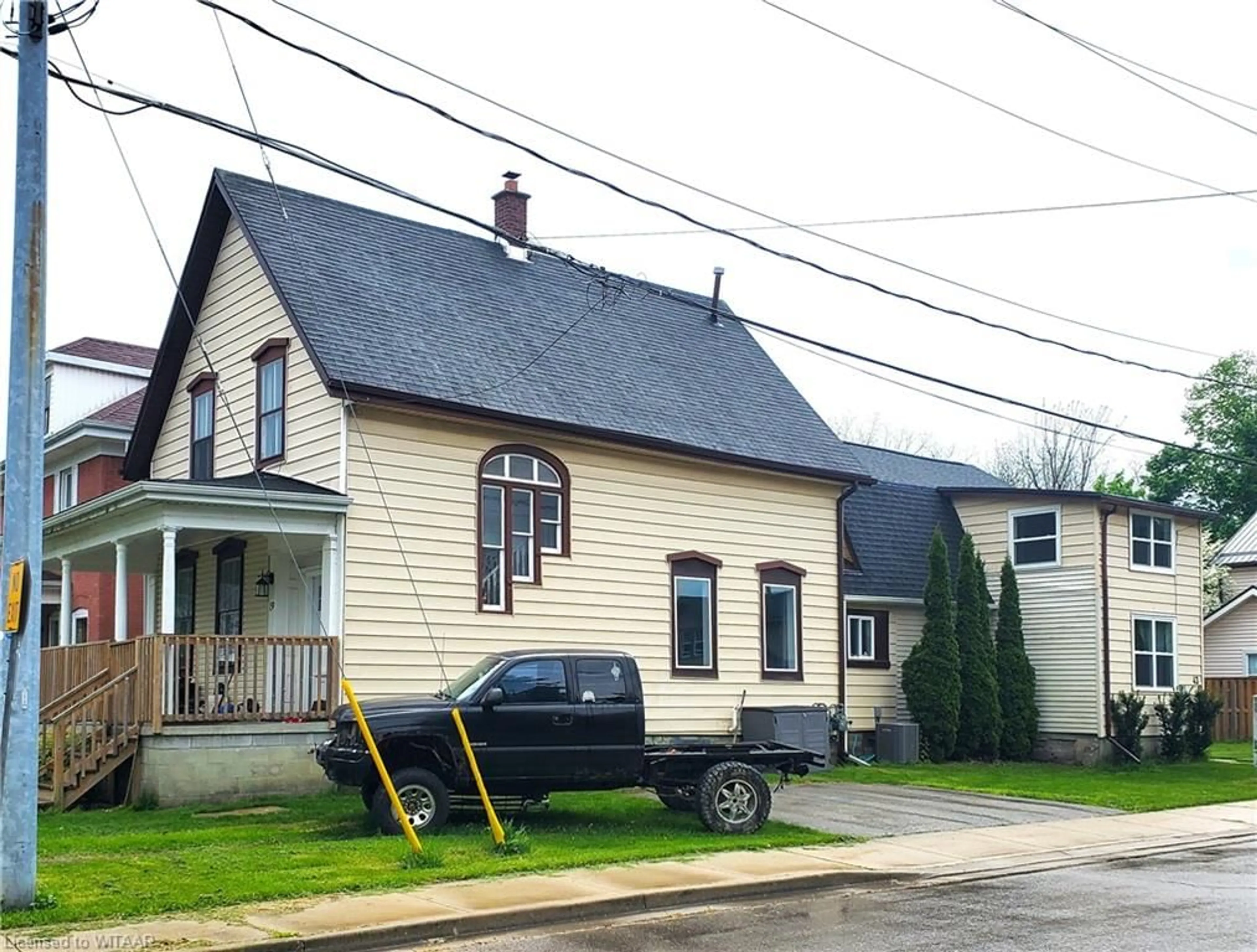 Frontside or backside of a home for 19 Bidwell St, Tillsonburg Ontario N4G 3T2