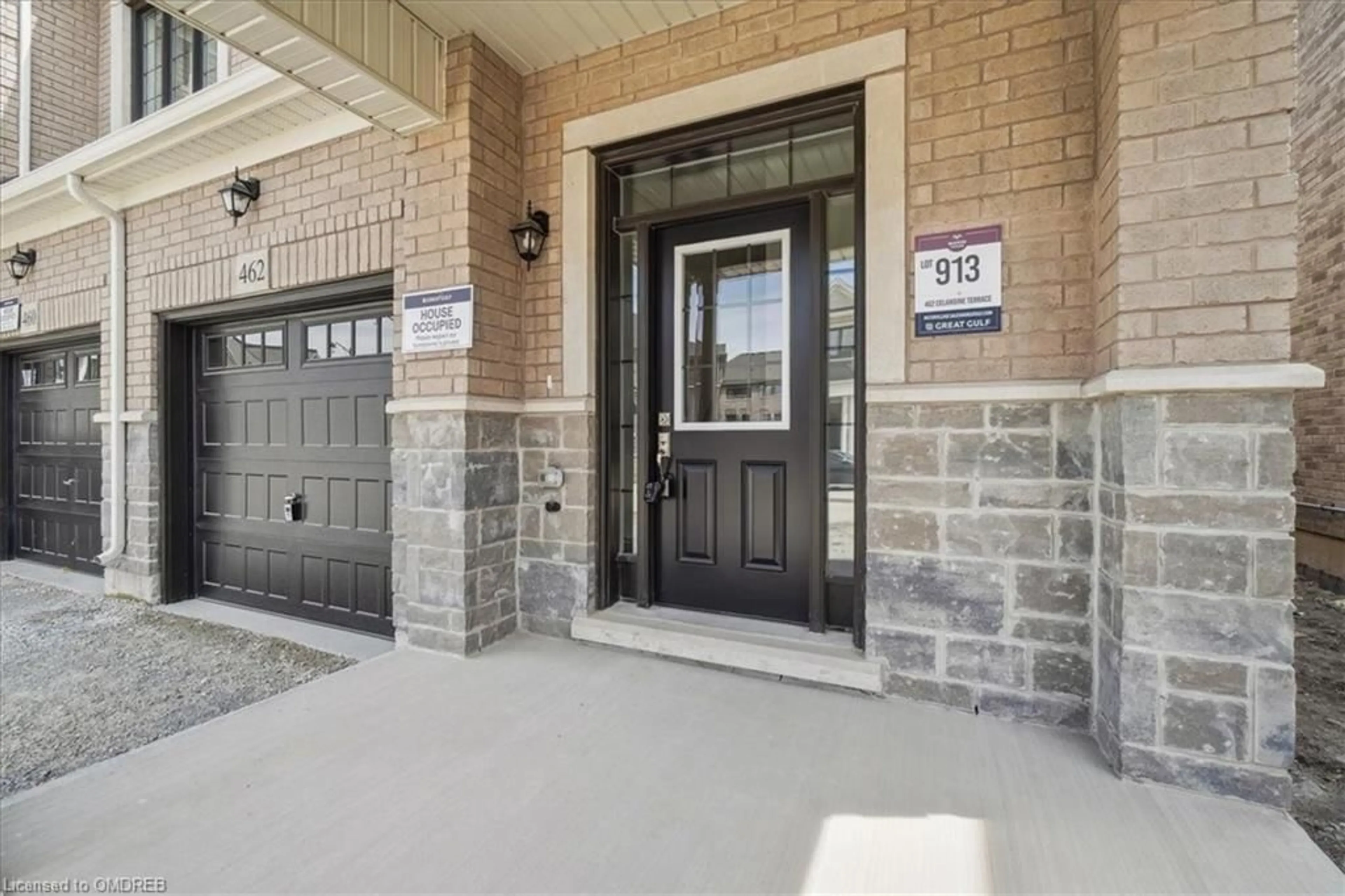 Indoor entryway for 462 Celandine Terr, Milton Ontario L9T 2X5
