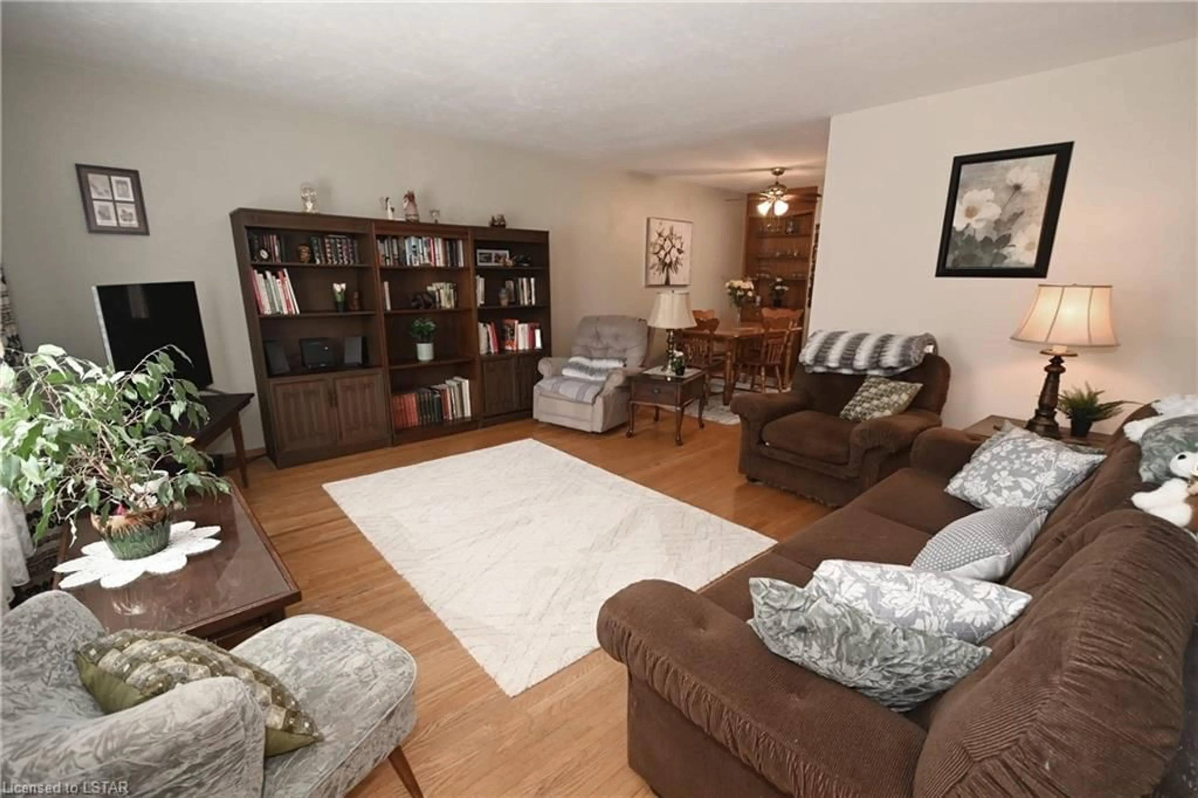 Living room for 222 Inkerman St, St. Thomas Ontario N5P 3H4
